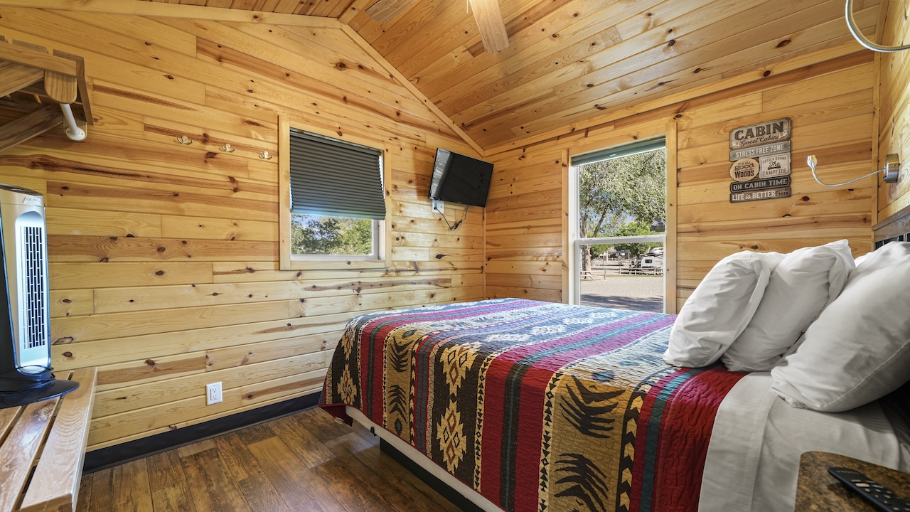 Deluxe Lodge Master Bedroom