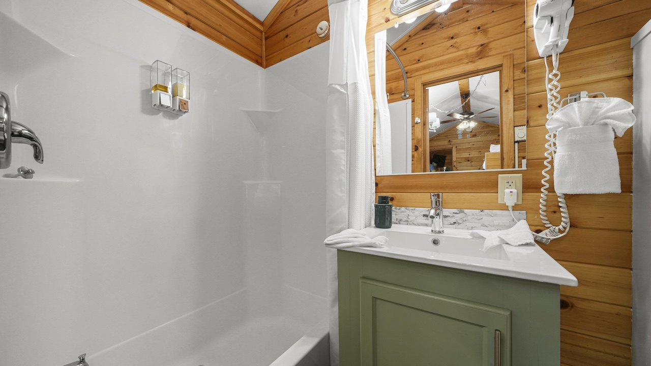 Deluxe Studio Cabin bathroom