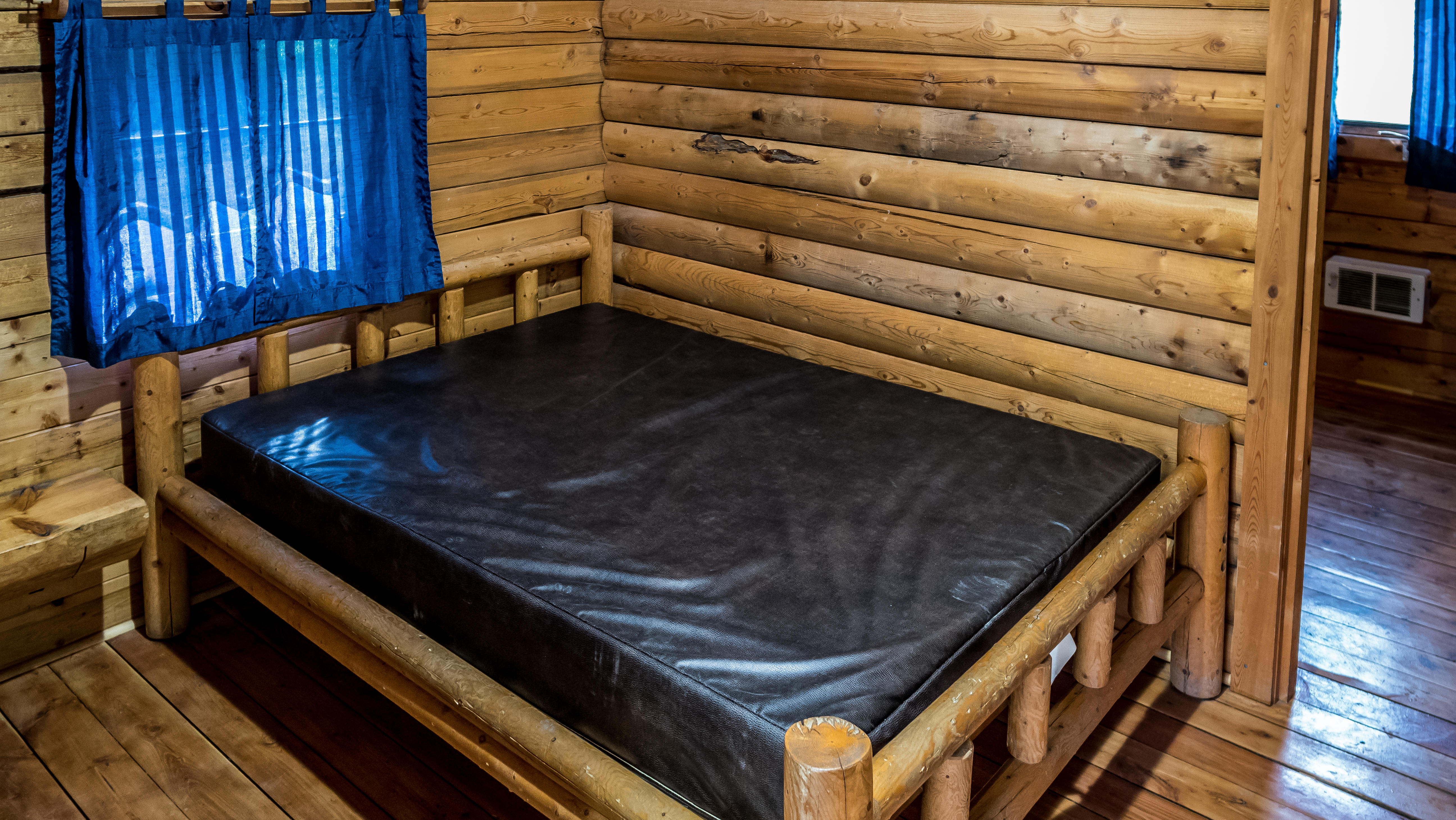 2 Room Kamper Kabin Front Room