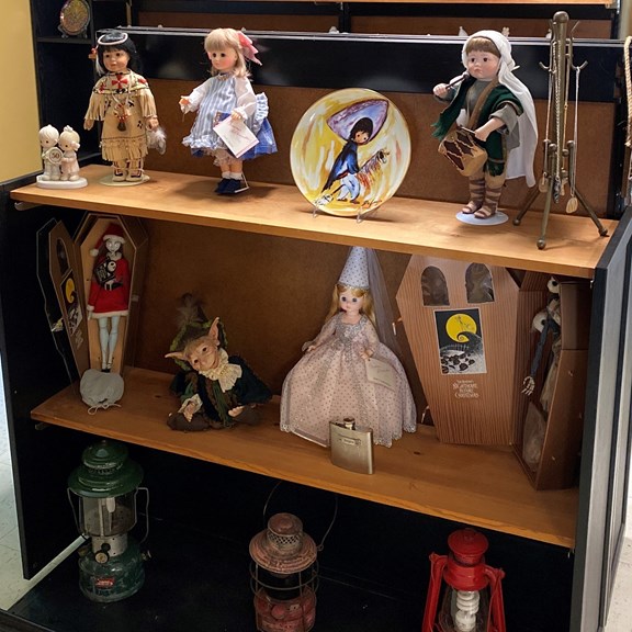 Dell's Emporium