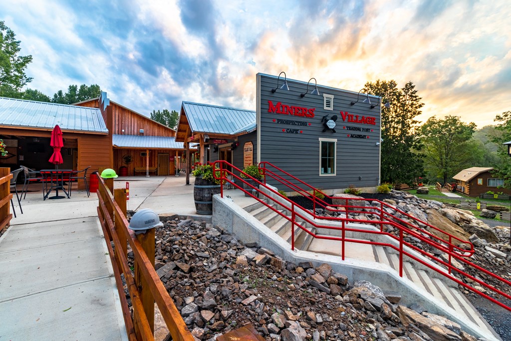 Miners' Village opens at Herkimer Diamond Mines