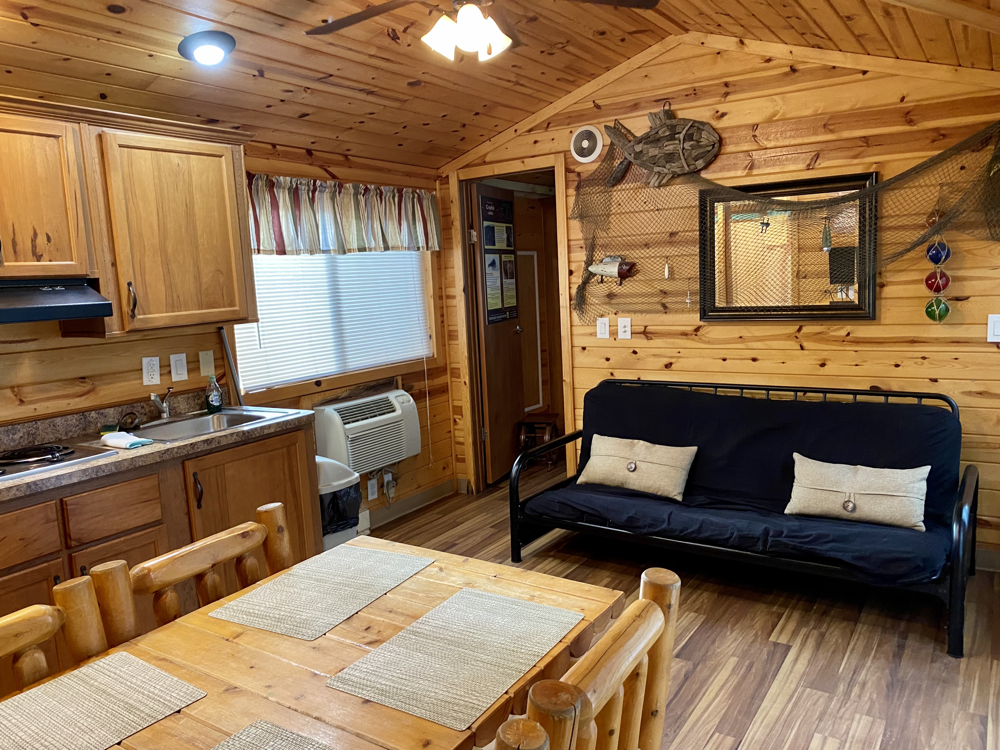 Creekside Lodge - Living Area