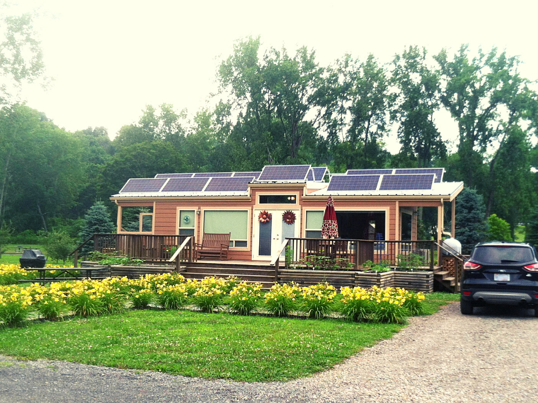 Solar I 100% Green Lodge Front