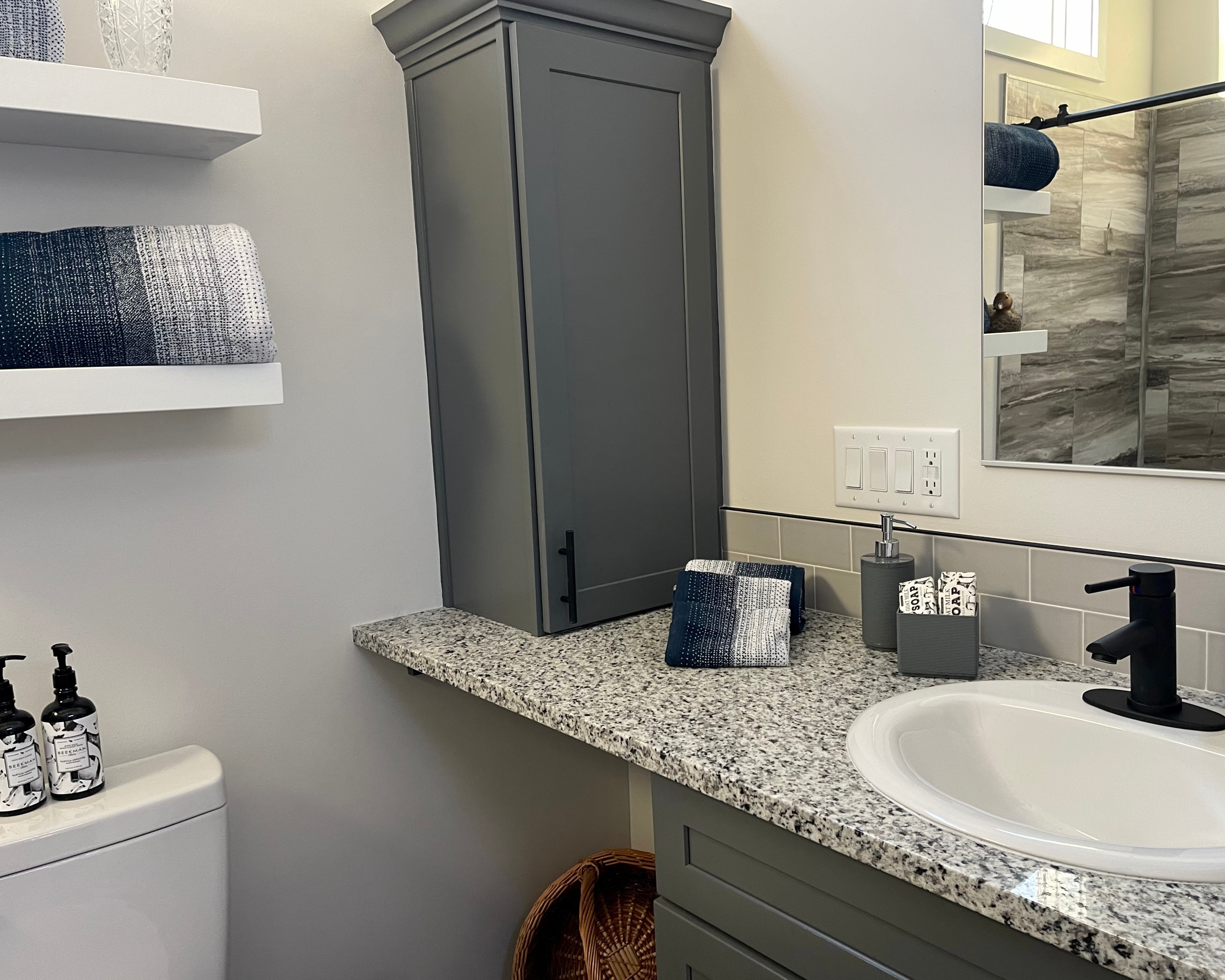 Mountainside Lodge - Bathroom