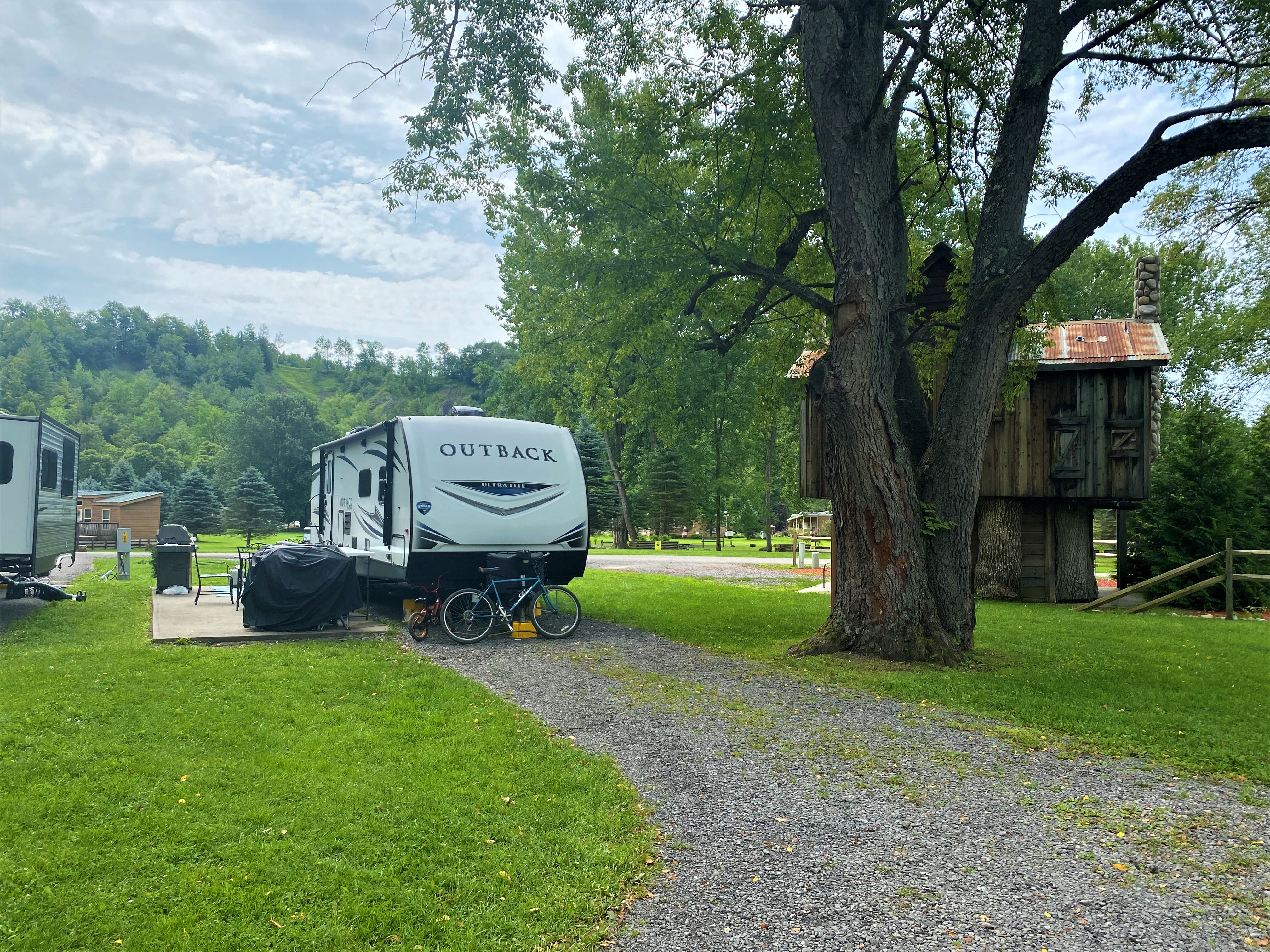#126 - Pull Thru Full Hookup, Deluxe Patio, 50/30amp, 80ft