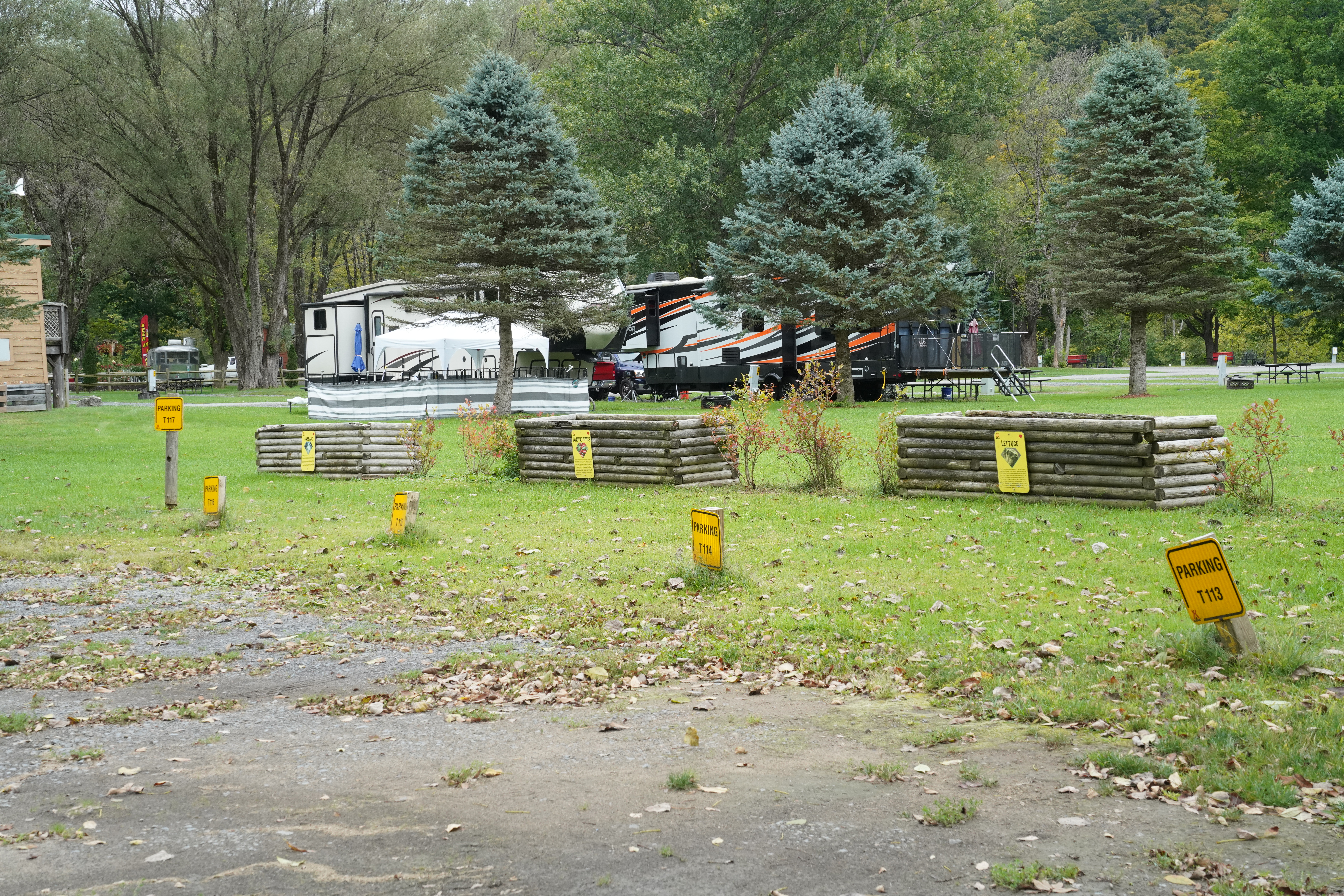 Deluxe Tent Site Parking