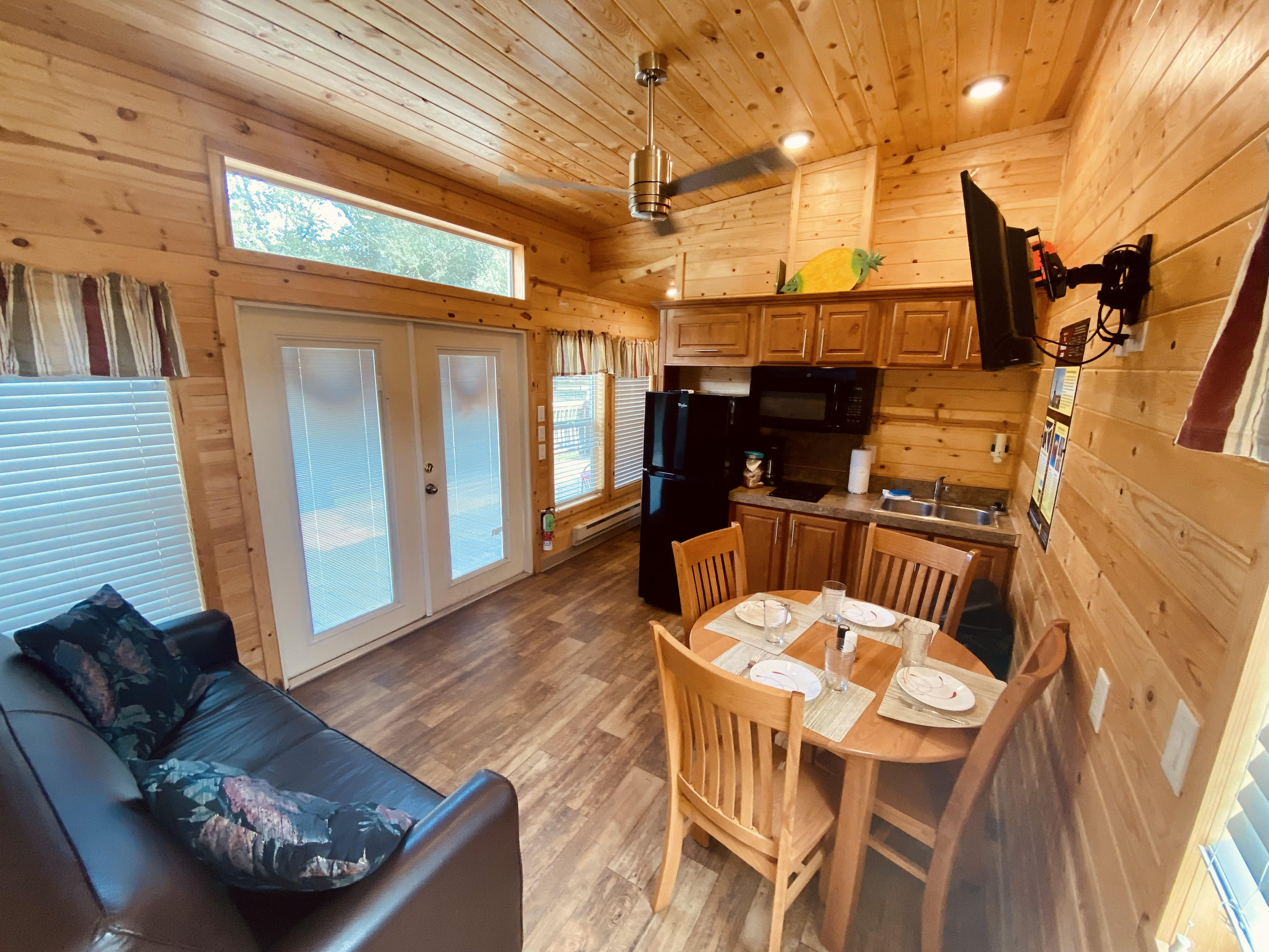 Windmill Lodge - Living Area