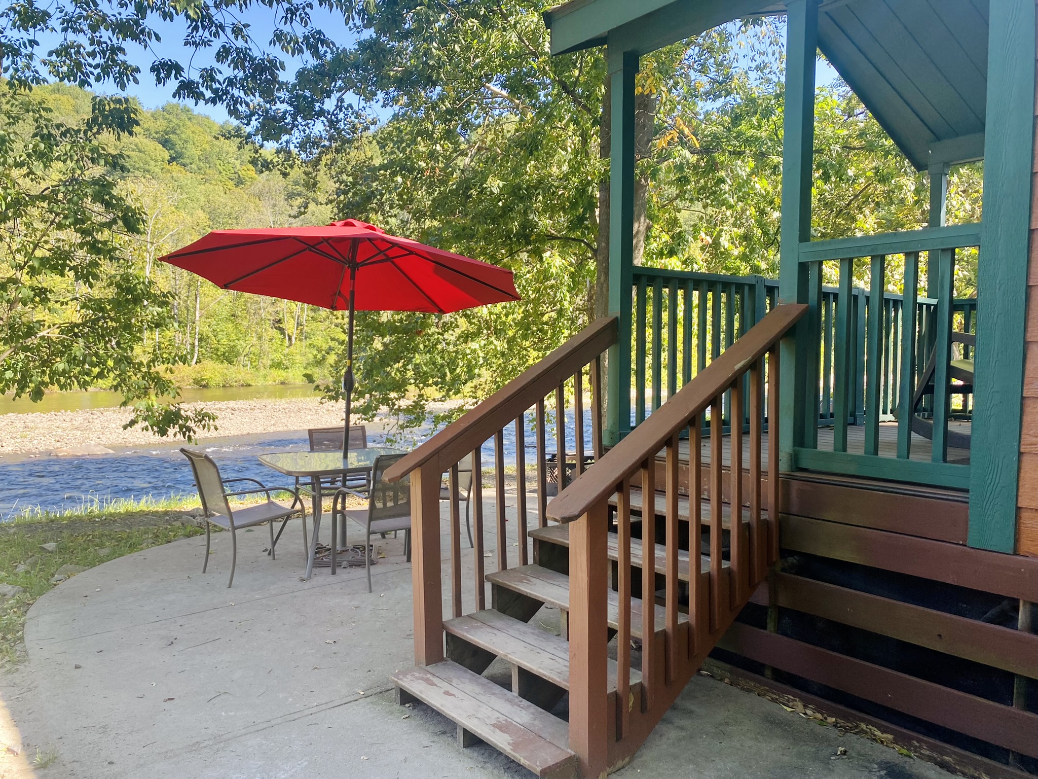 Welcome to The Medium Deluxe Creekside Cabins KT1 - KT4