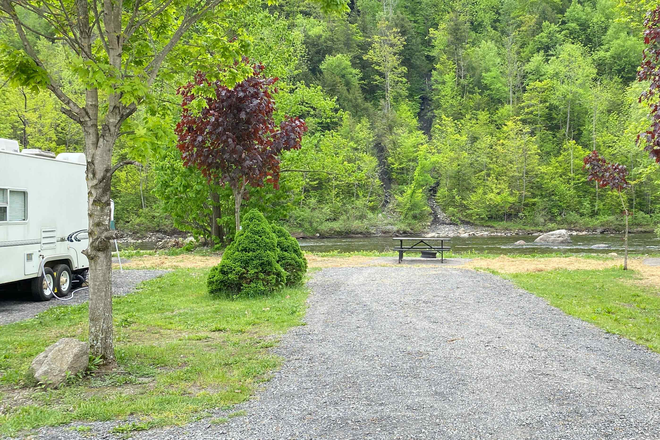 Pull In Creekside RV Site