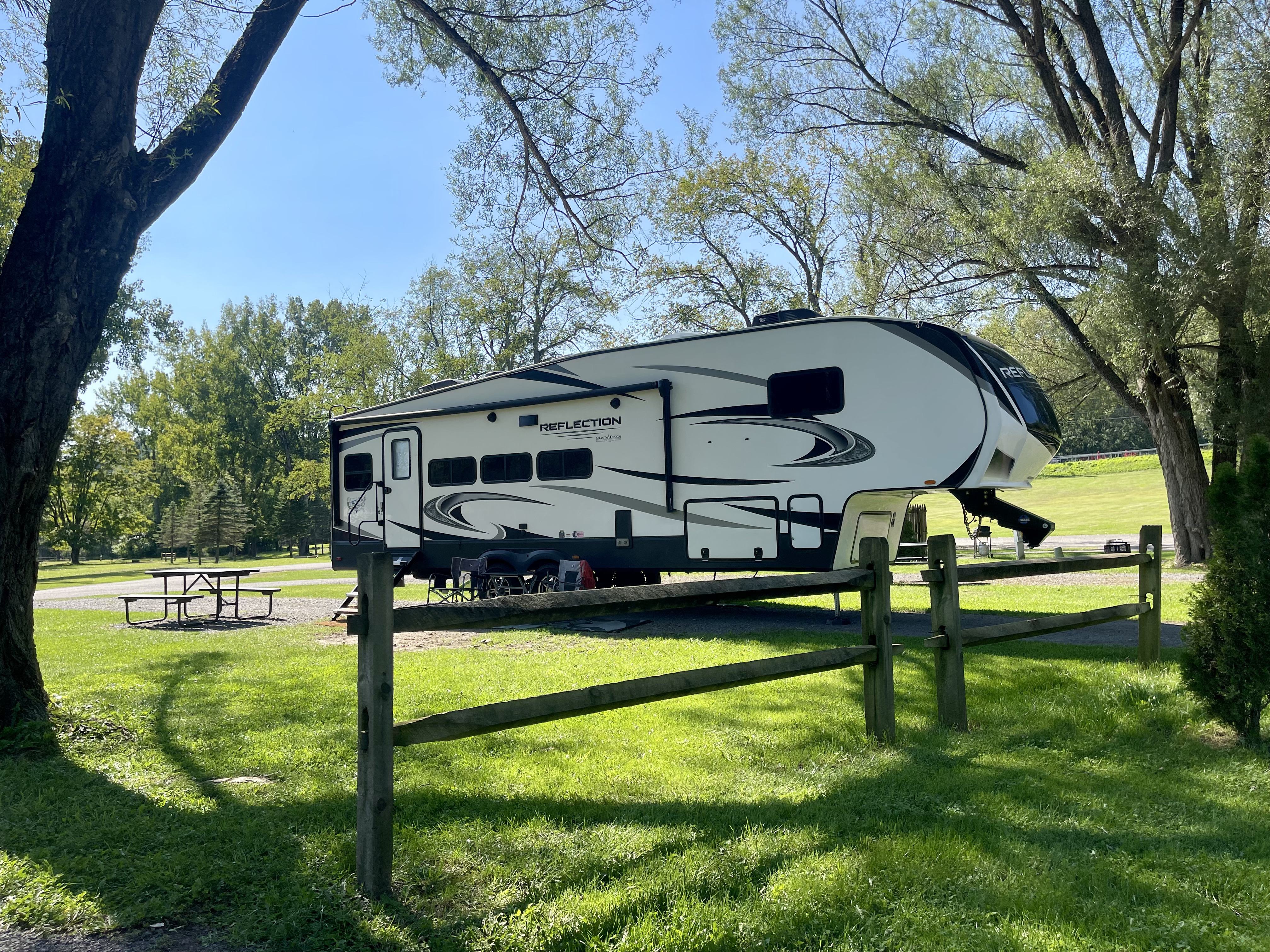 #122 - Full Hookup Pull Thru, 50/30amp, 80ft