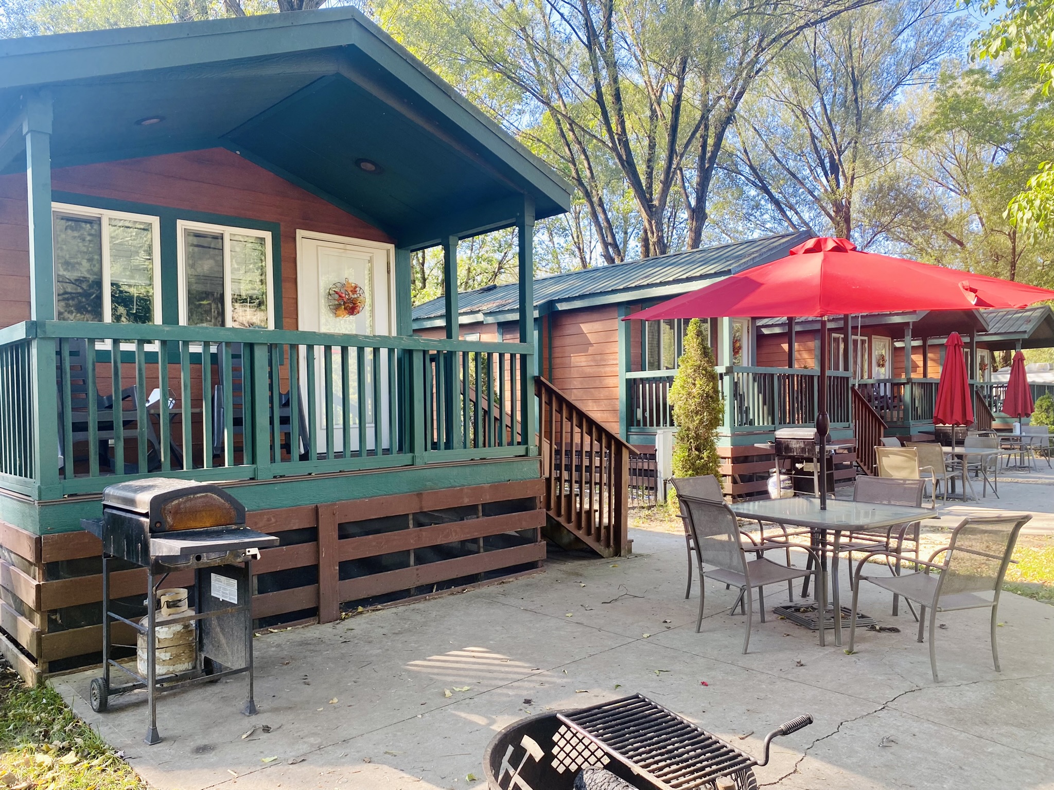 Welcome to The Medium Deluxe Creekside Cabins KT1 - KT4