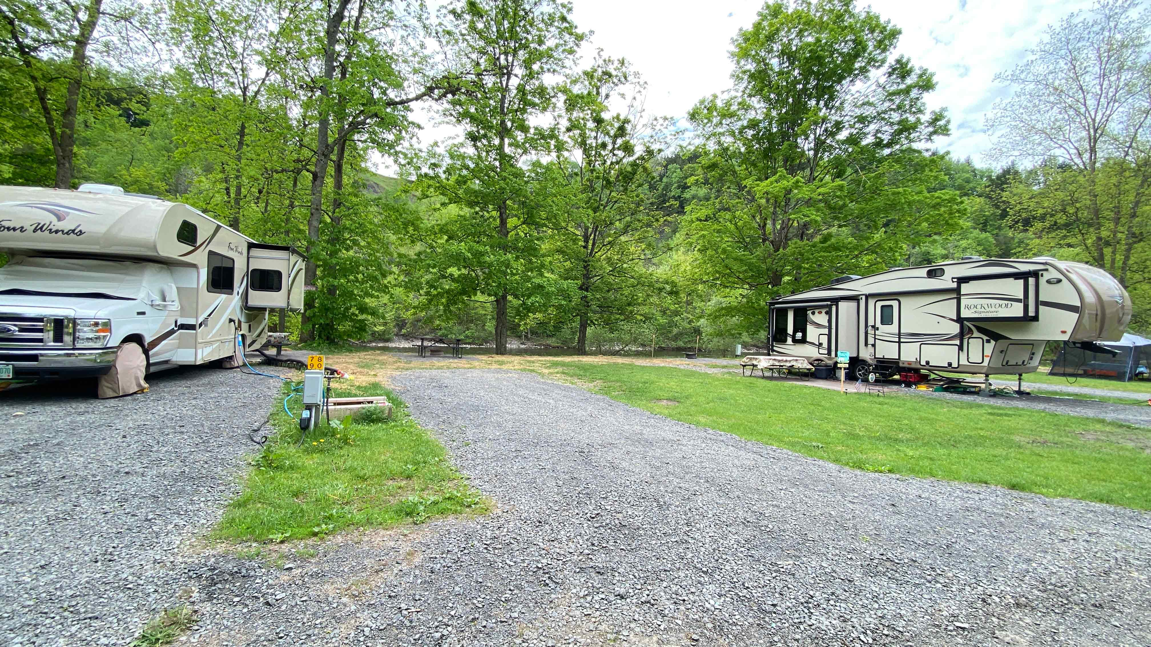 #80 - Pull In 30amp Creekside RV Site