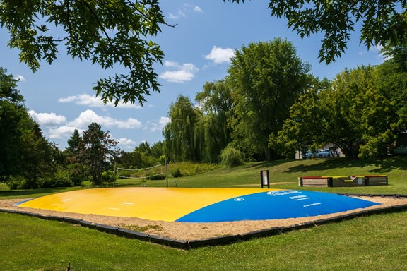 GIANT JUMPING PILLOW