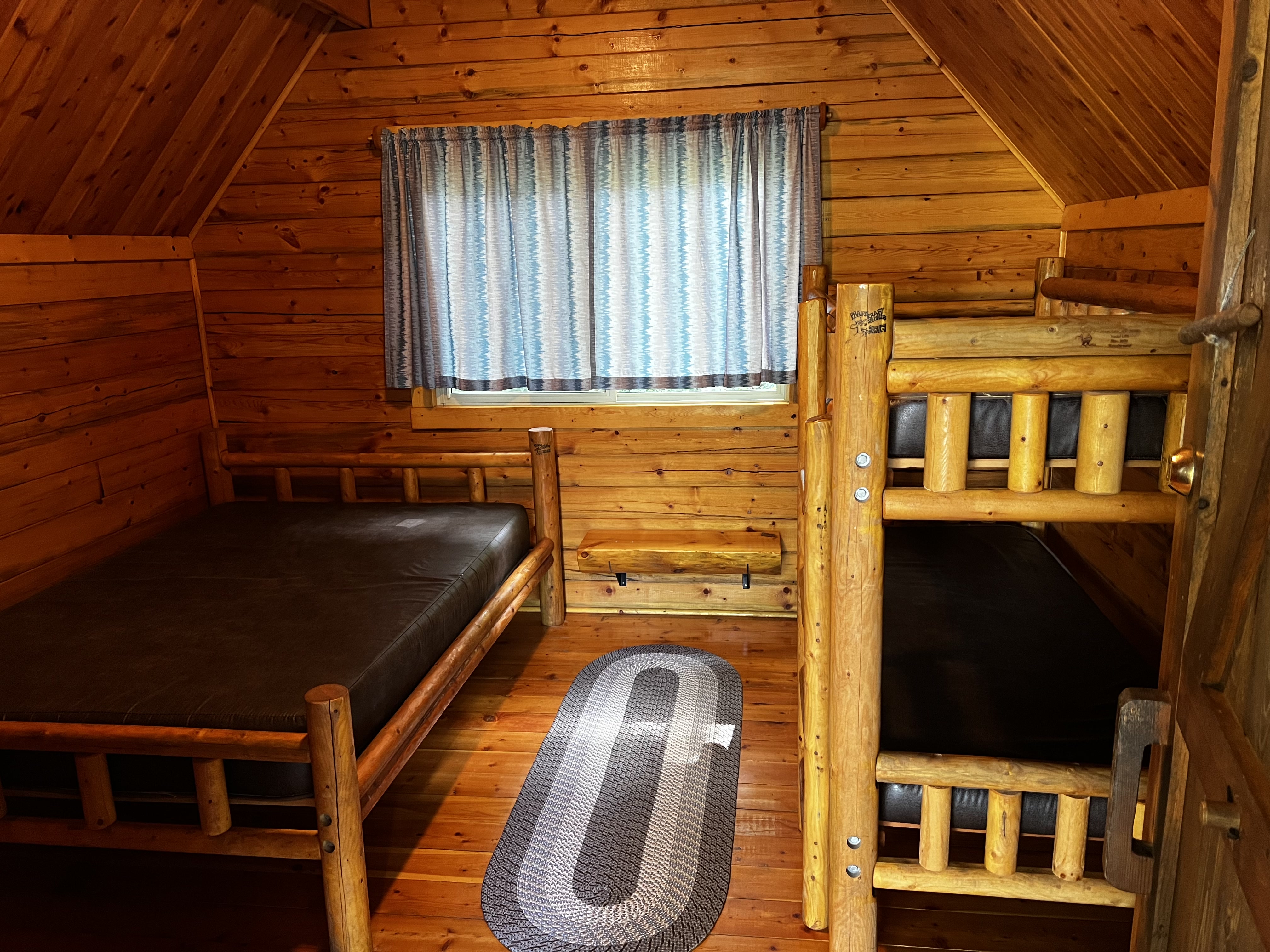 Cabin 4 Entry