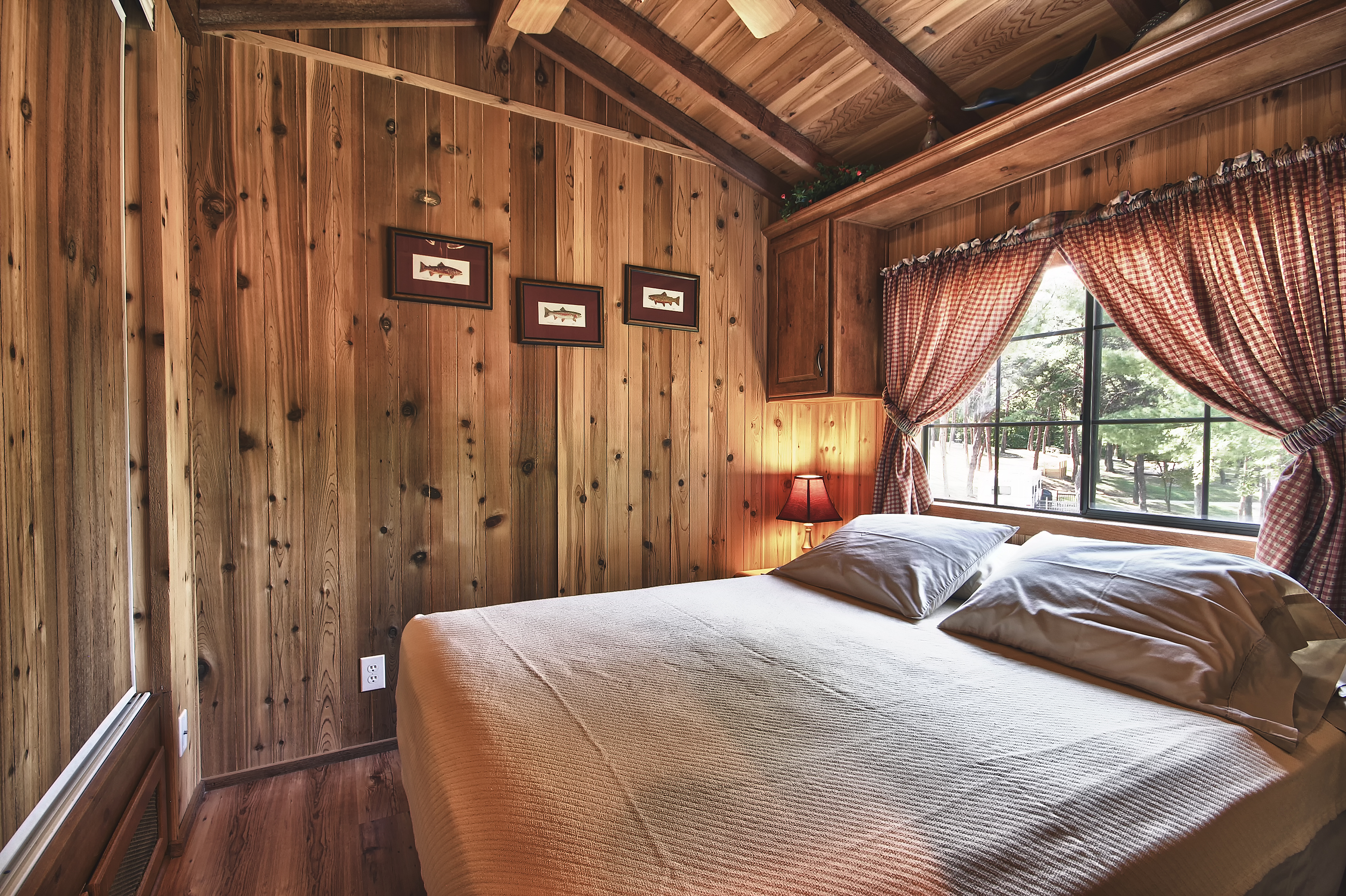 Outdoorsman Queen Bedroom
