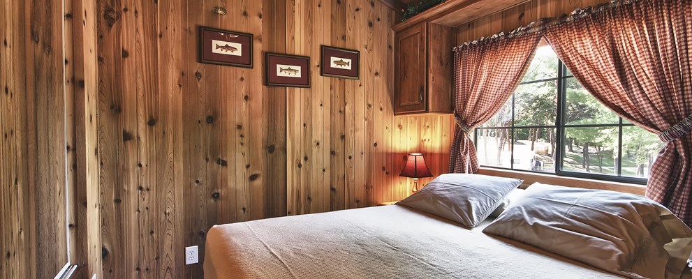 Outdoorsman Queen Bedroom