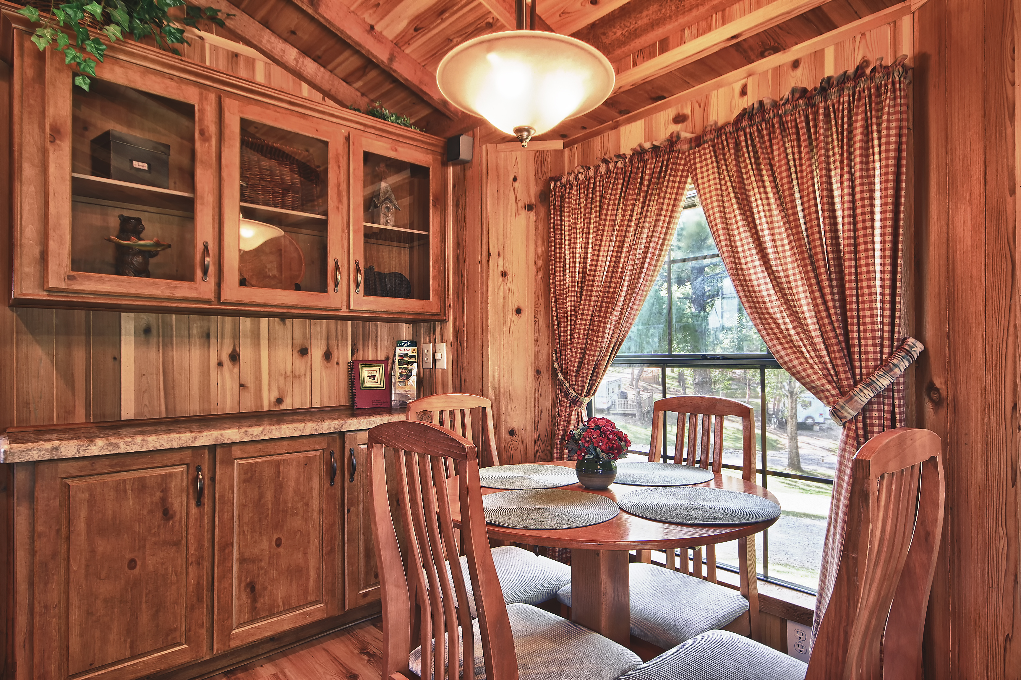 Outdoorsman Indoor Dining