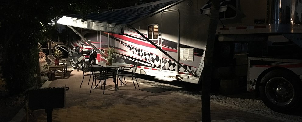 Deluxe Patio Pull-thru