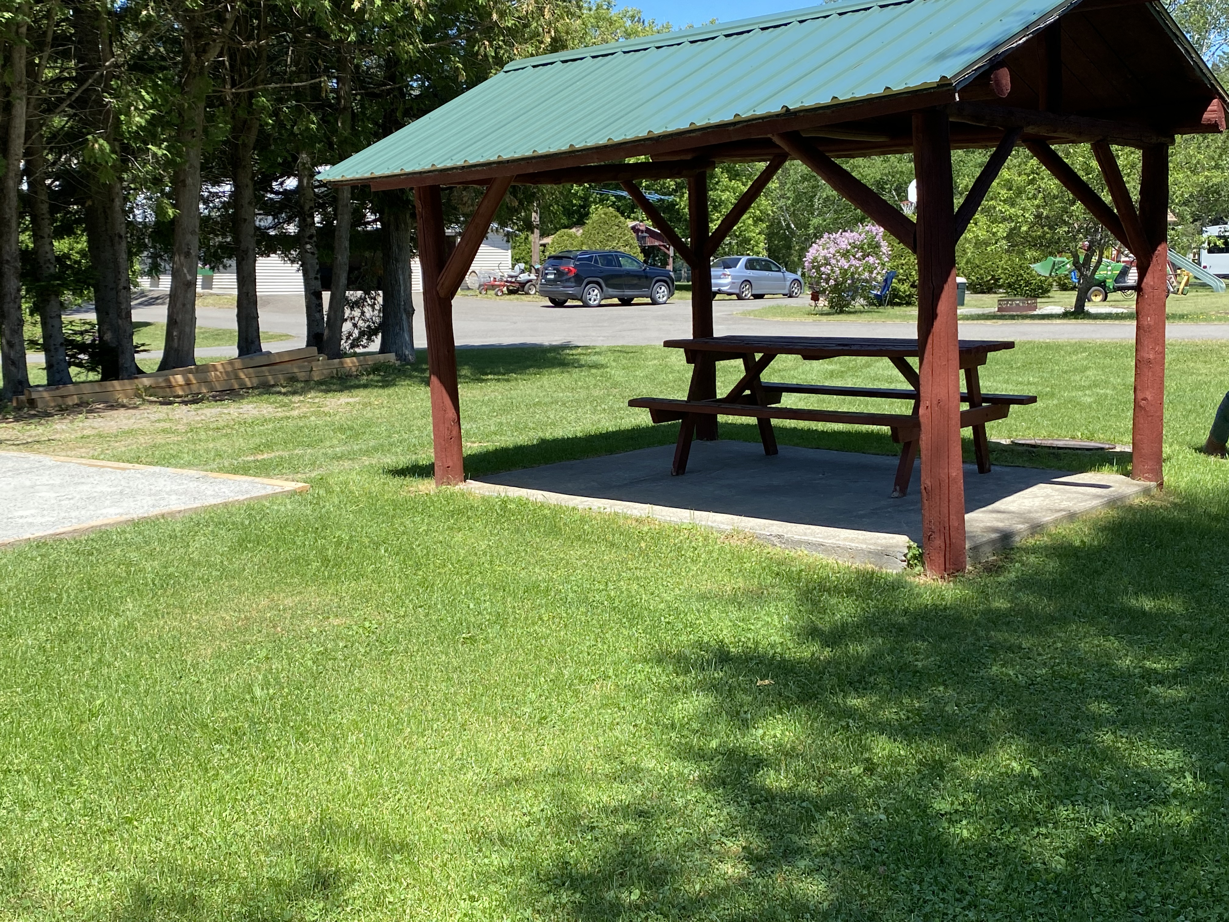 Deluxe tent site w/sand tent pad