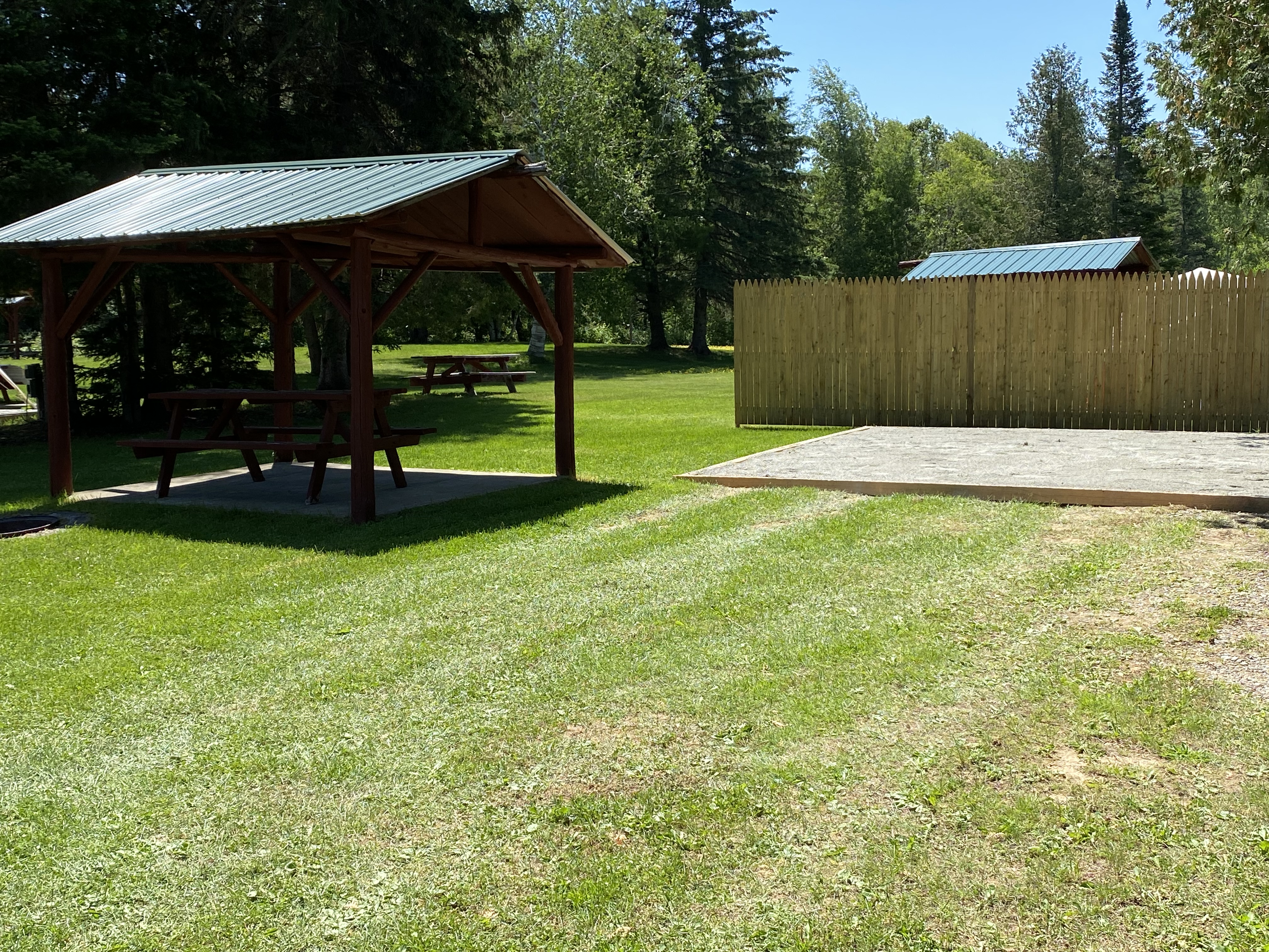 Deluxe tent site w/sand tent pad