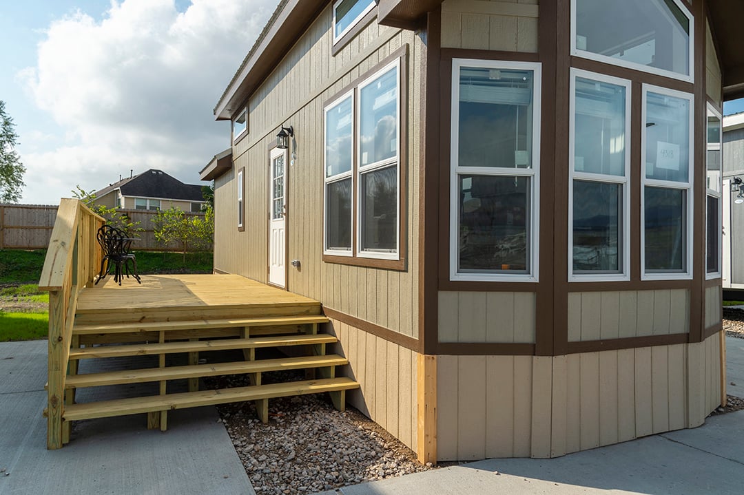 Deluxe Tiny Cabin 4