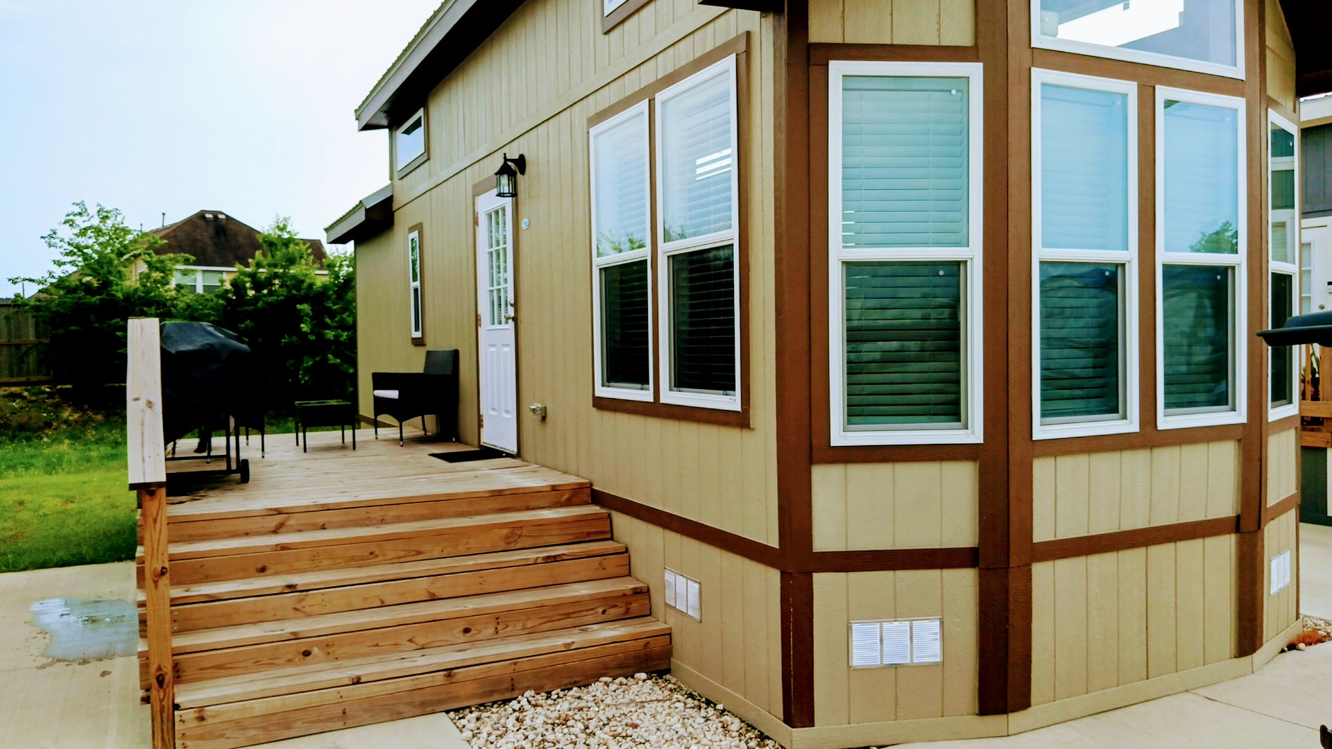 Deluxe Tiny Cabin 3