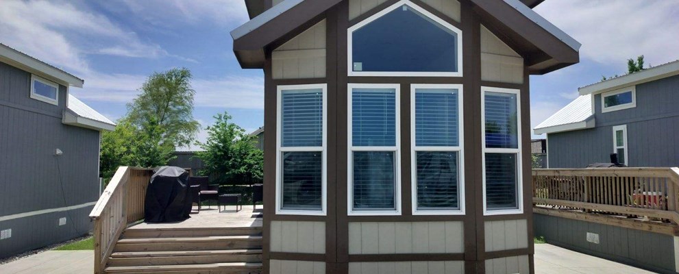Deluxe Tiny Cabin 1