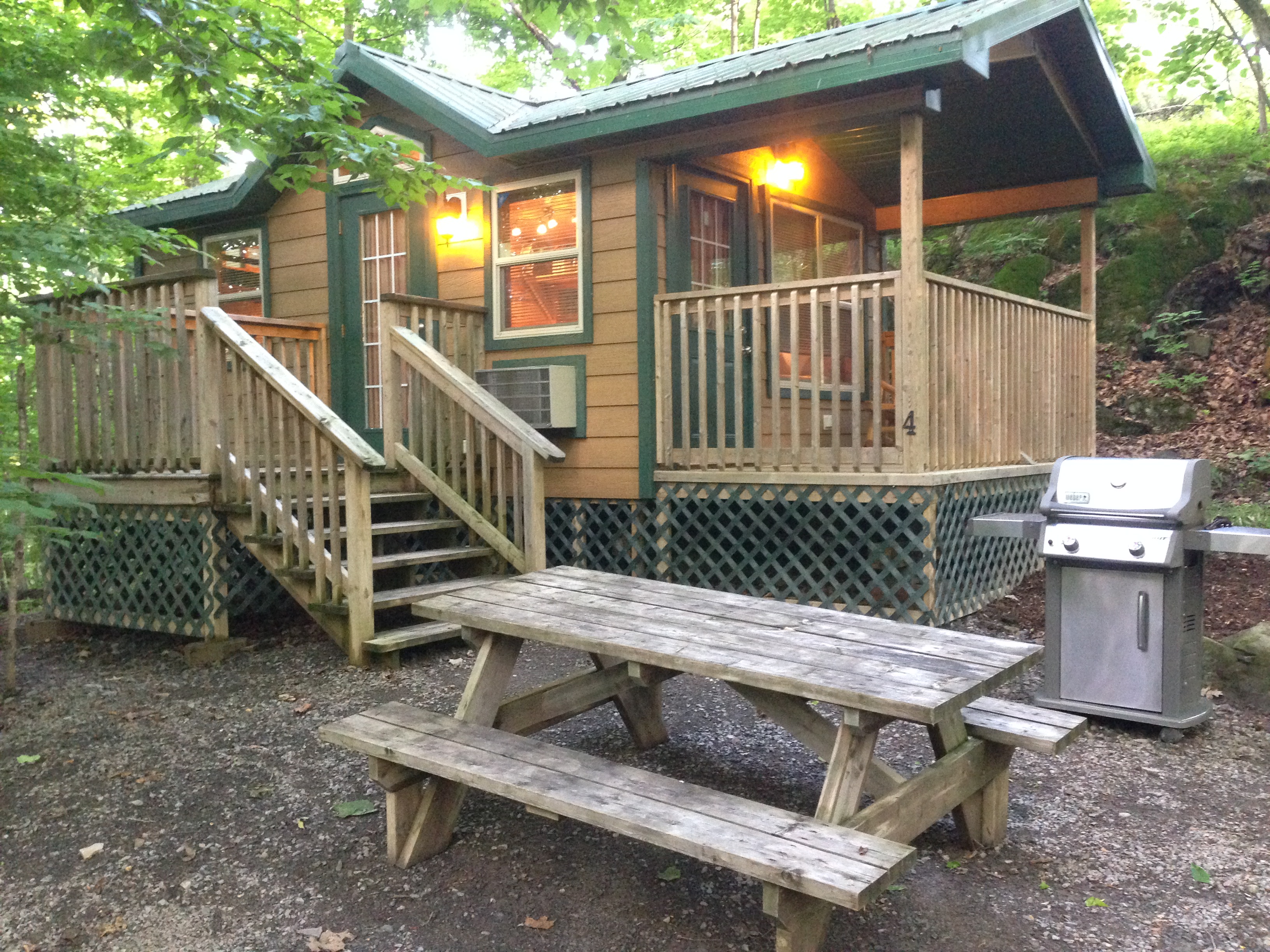 Studio 4 person deluxe cabin