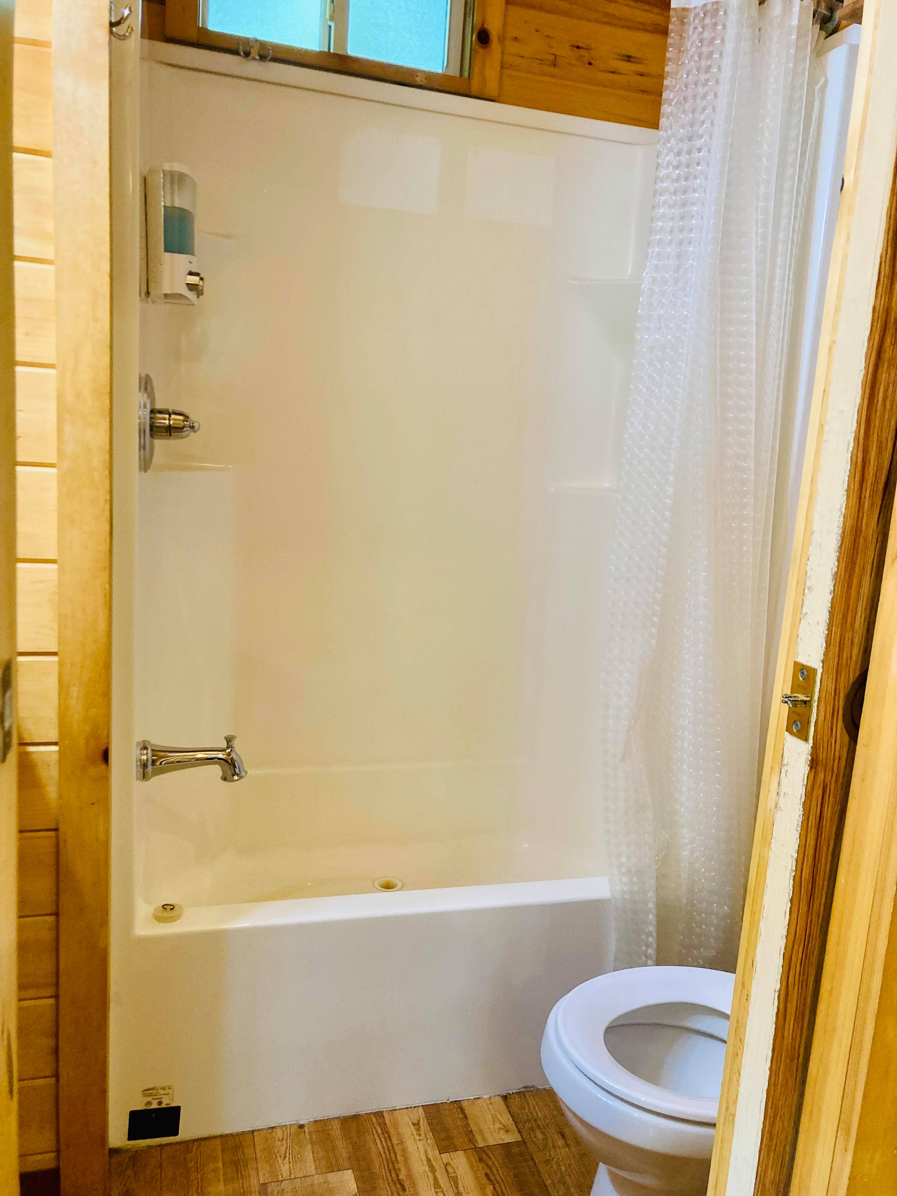Bathroom Tub/Shower