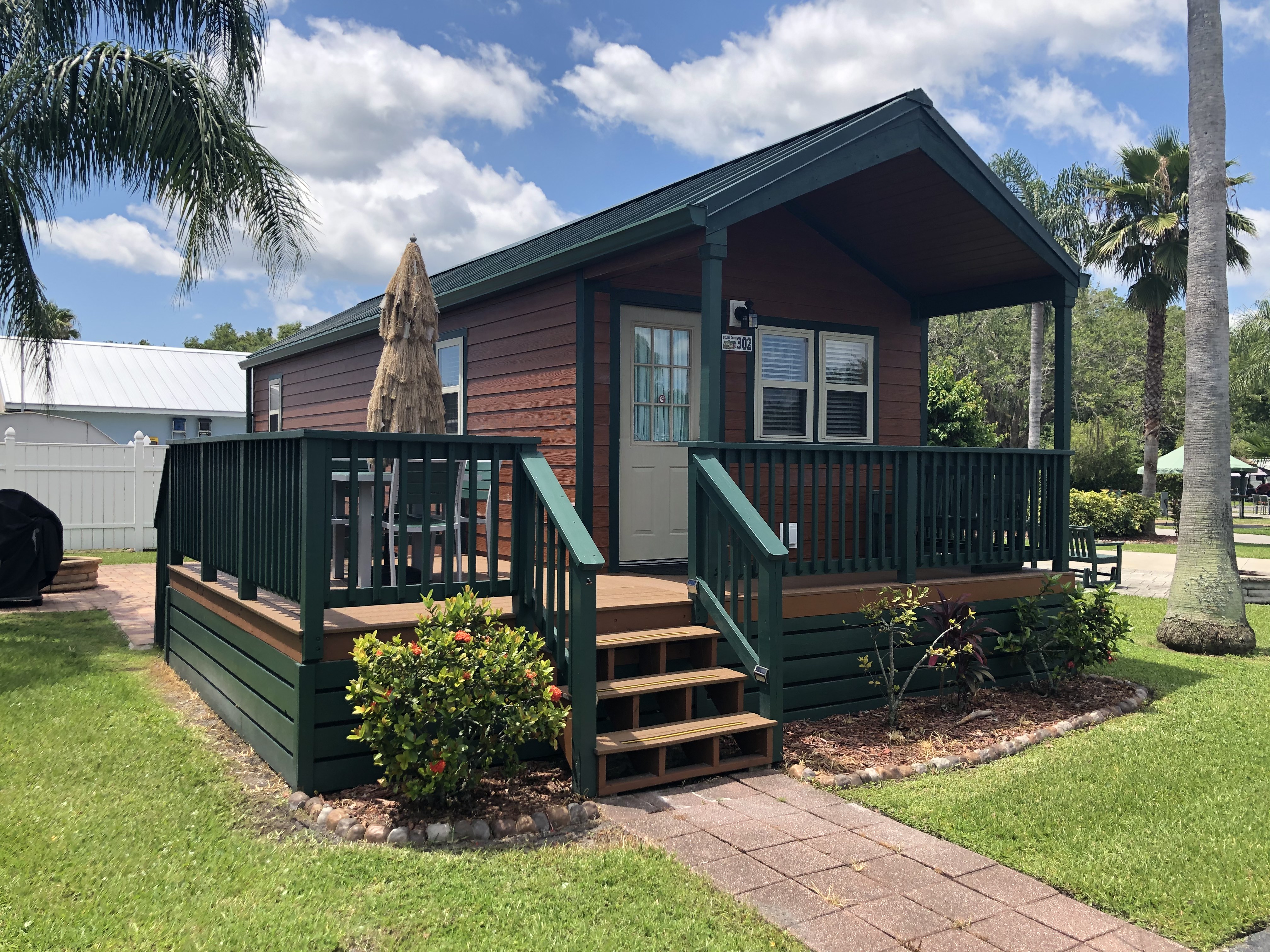 Deluxe Cabin w/ Front Porch