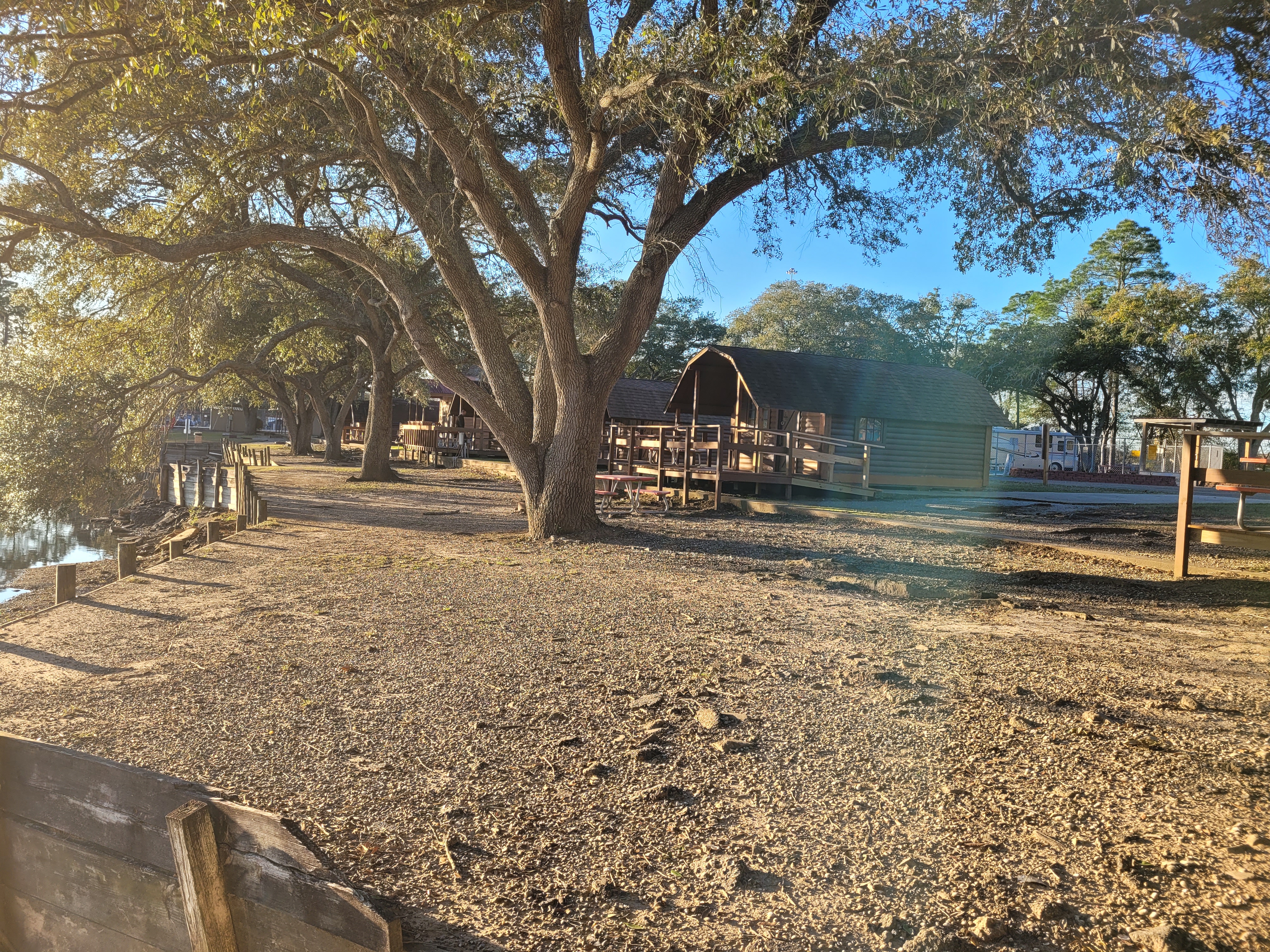 LakeFront Basic Cabins