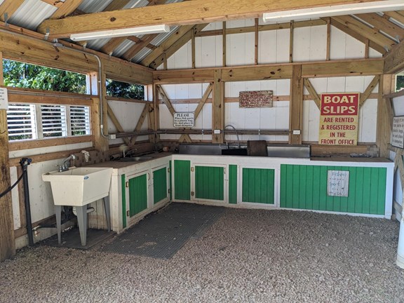 Fish cleaning station