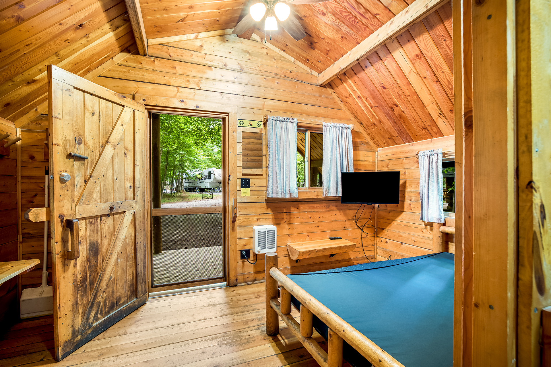 CC55 - Camping Cabin, 2 Room