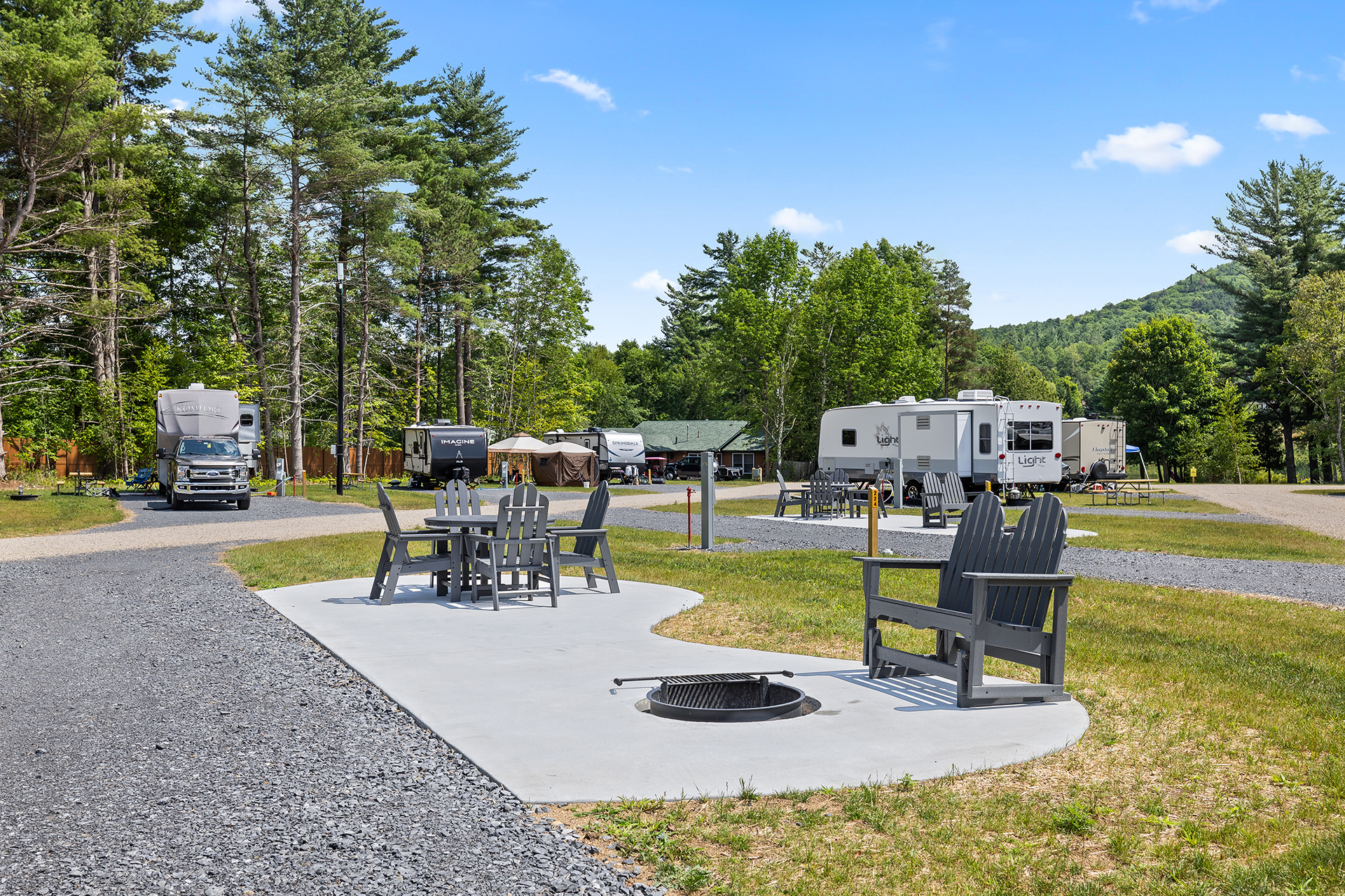 RV 223_Pull-Thru 50/30 AMPS FHU KOA Patio®