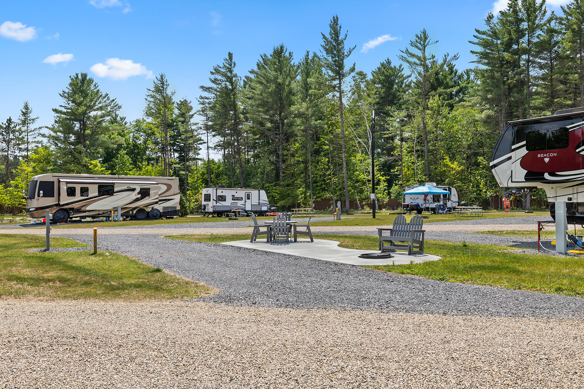 RV 236_Pull-Thru 50/30 AMPS FHU KOA Patio®