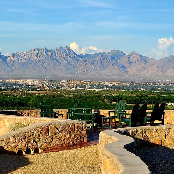 Scenic Walk with Overlook Guest Patio