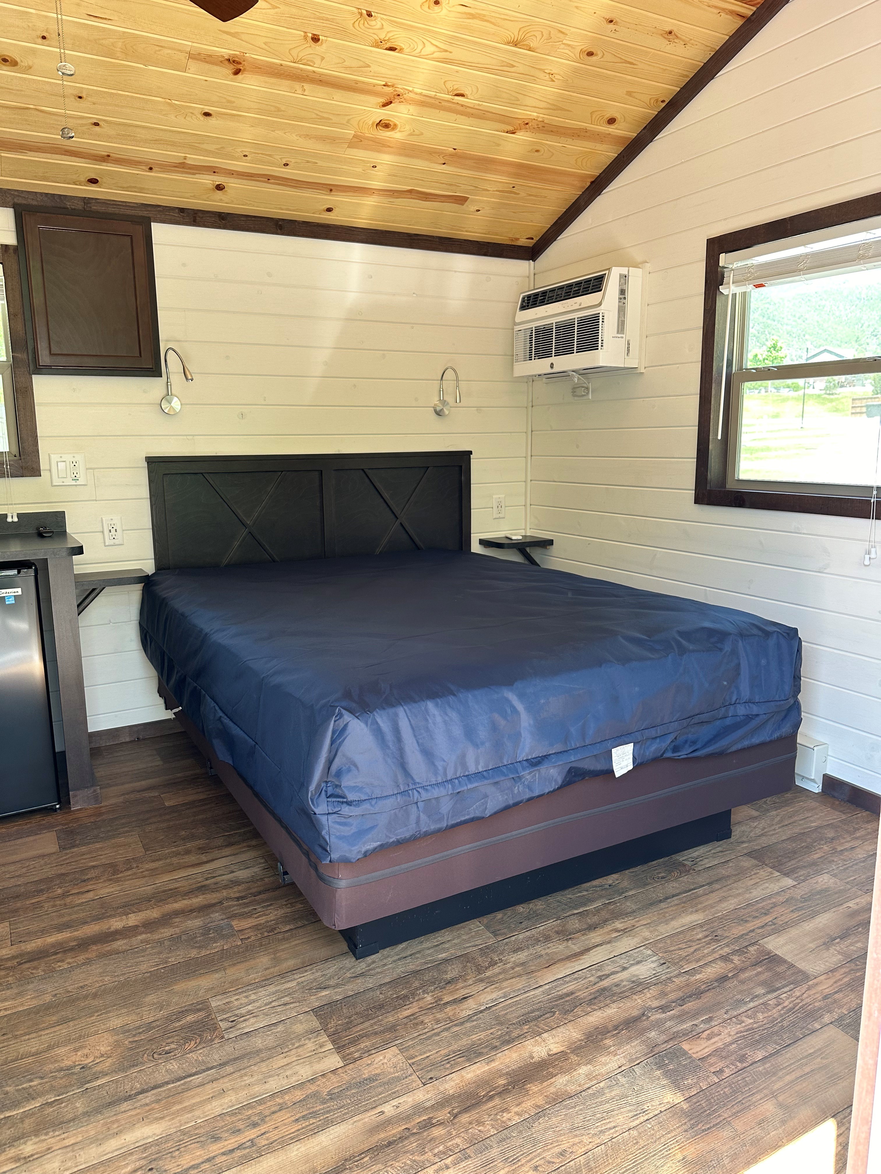 Cabins L29 & L48 Queen Bed