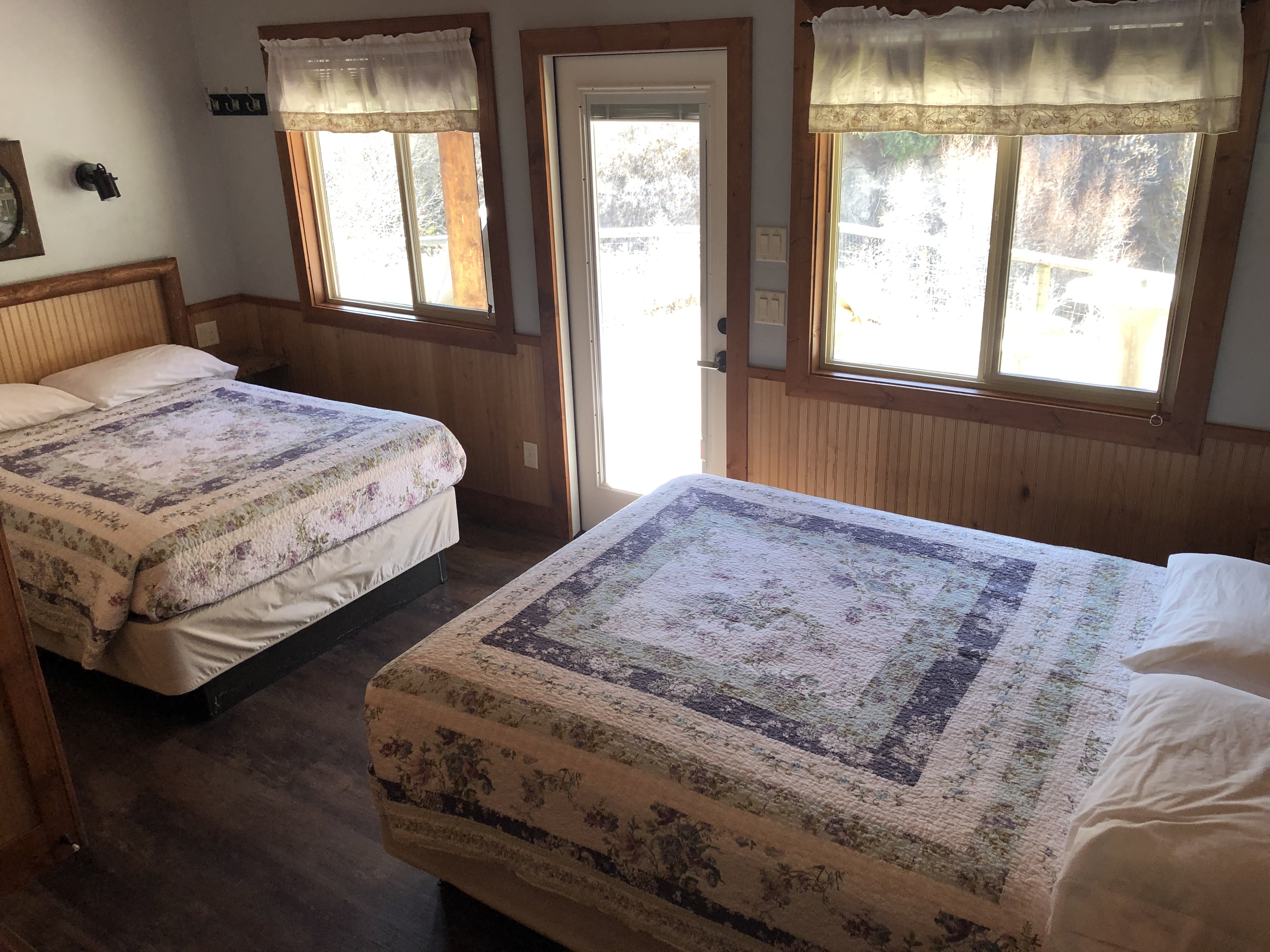DL1-9 bedroom/two beds with linens