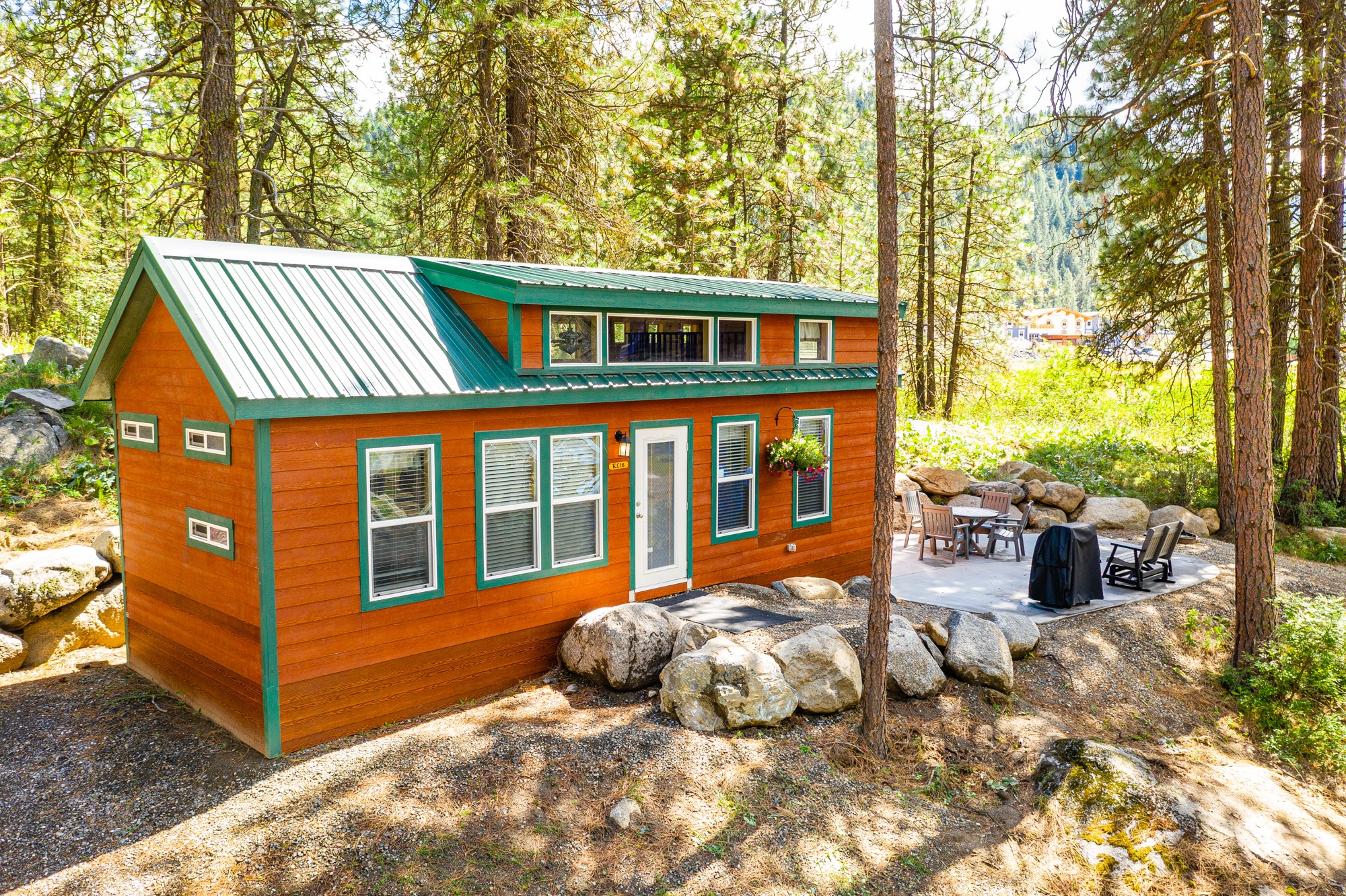 Large Deluxe Loft Cabin