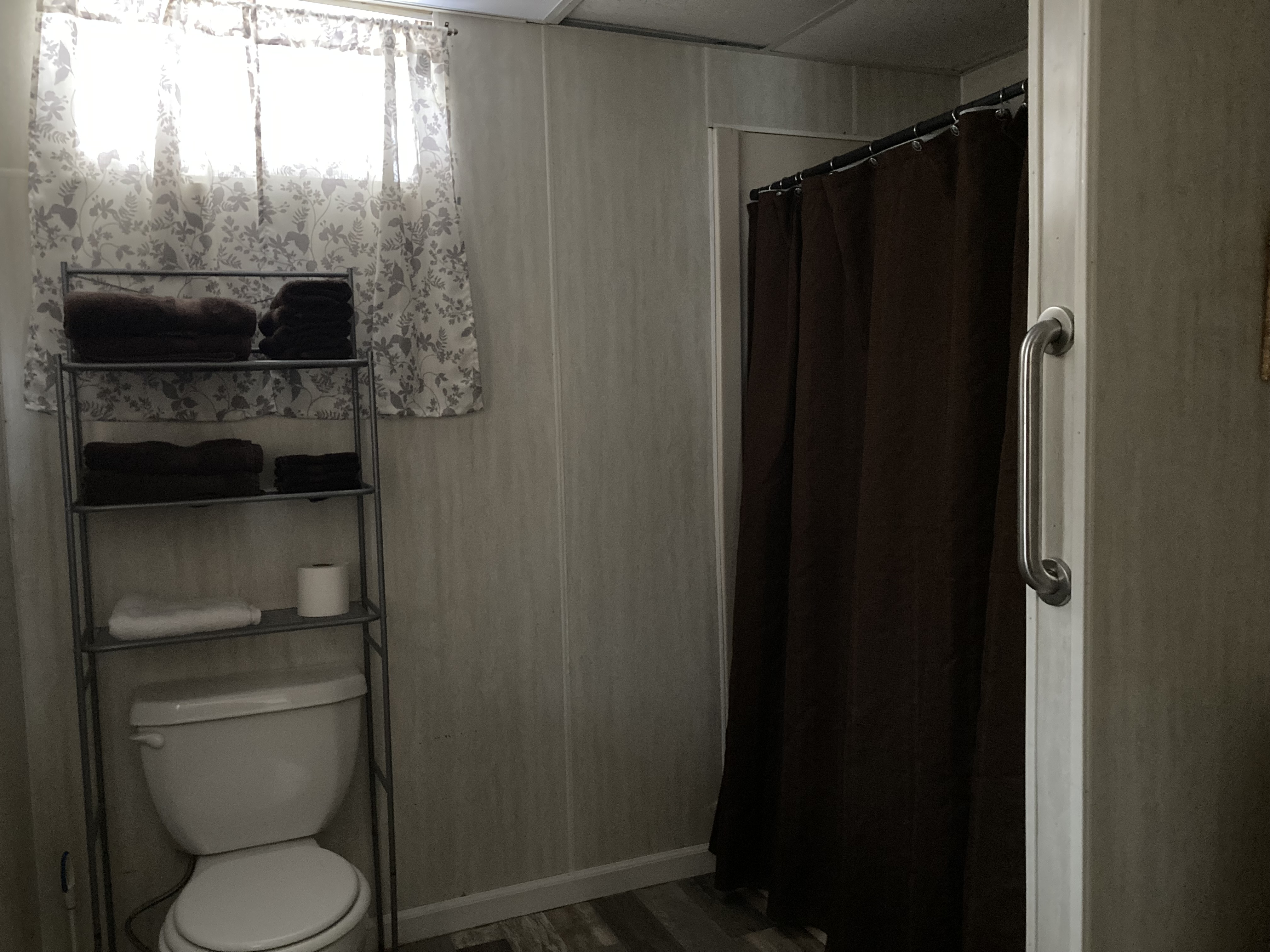 Downstairs apartment Bathroom
