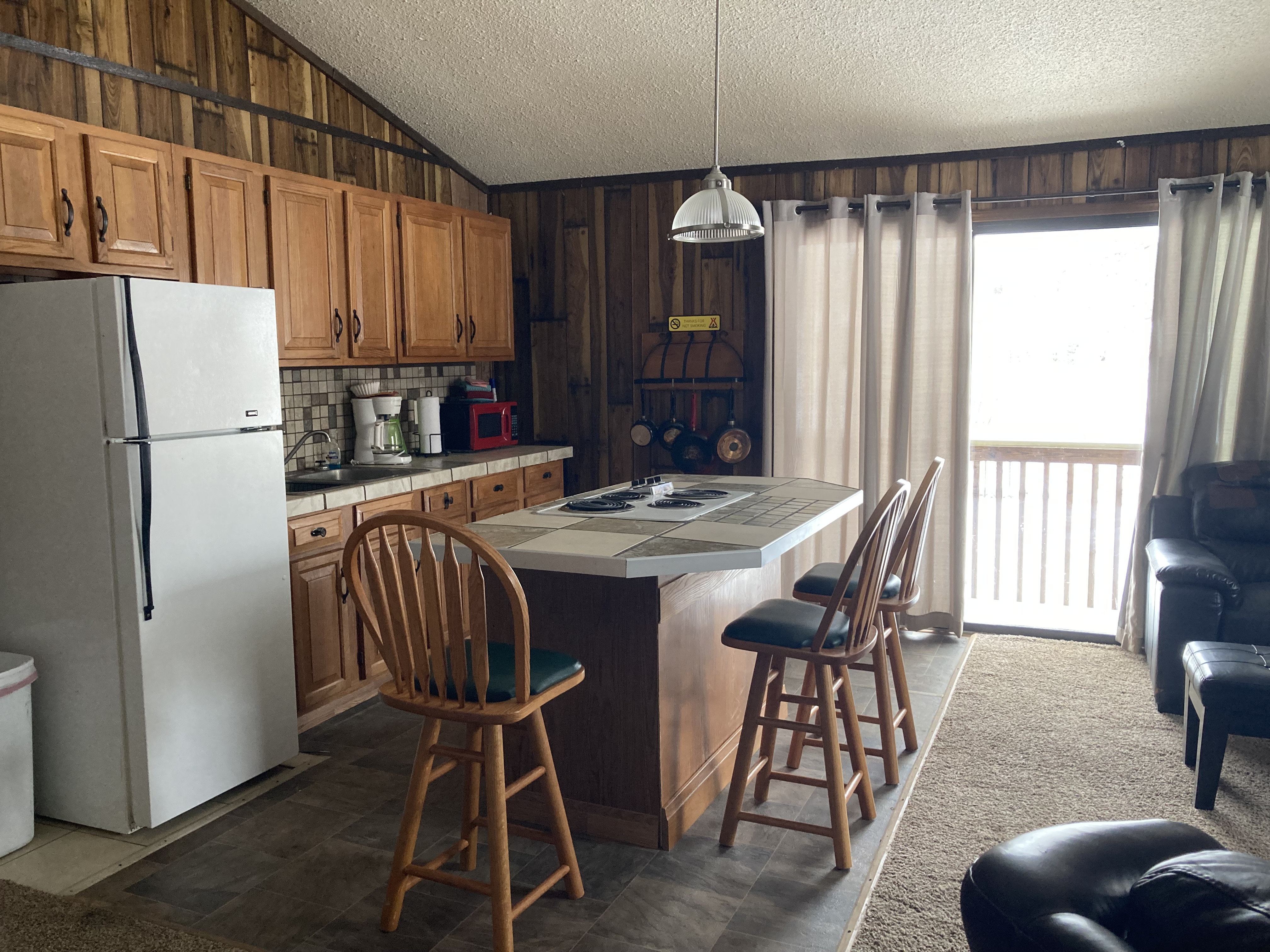 Poolside Twin kitchen