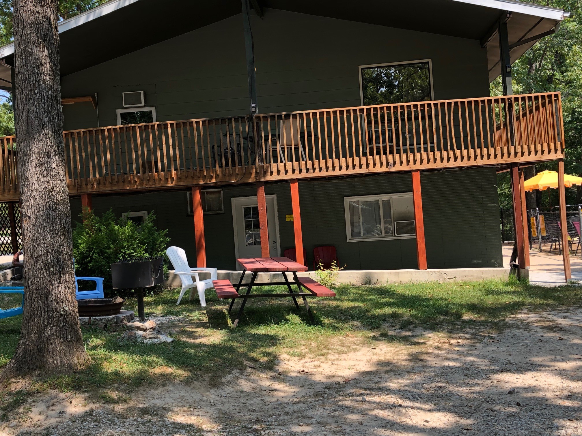 ELk Twin, Poolside Twin, Downstairs Apt