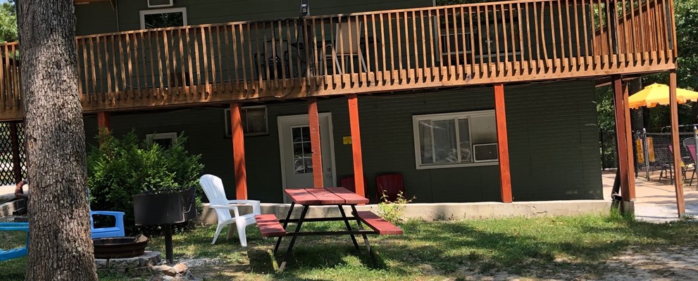 ELk Twin, Poolside Twin, Downstairs Apt