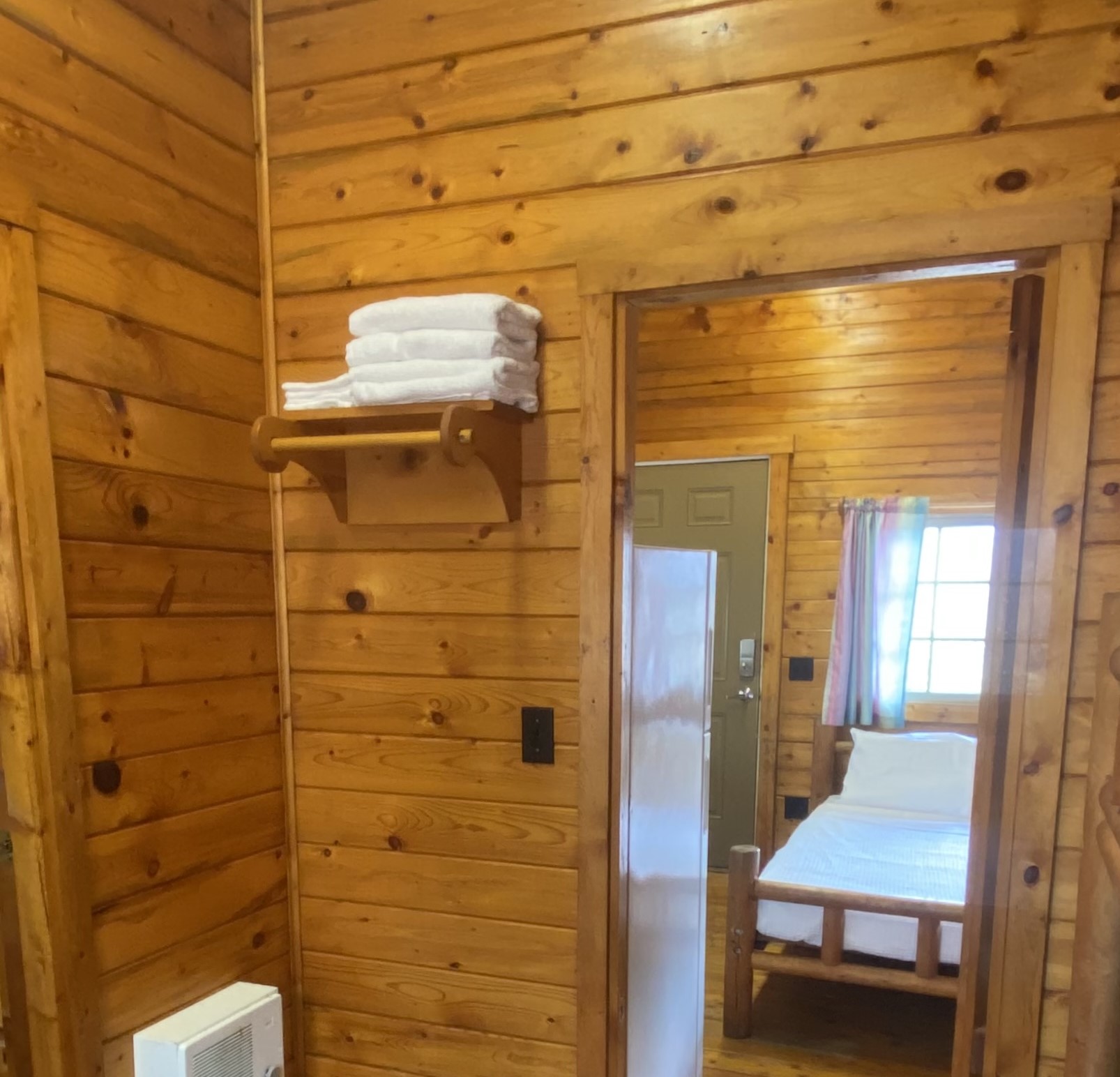 Deluxe cabins include 4 Towels, 4 Washcloths, 2 Hand-towels