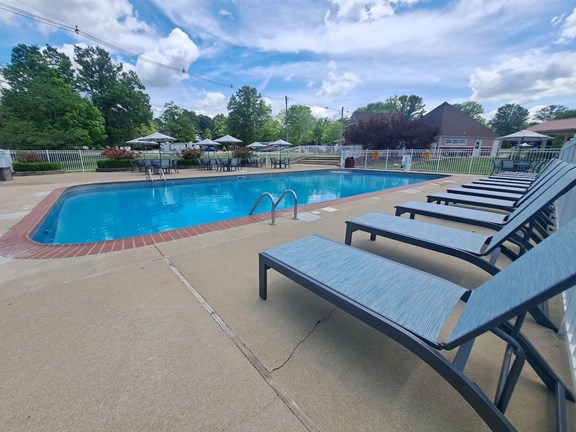 Outdoor Pool (Seasonal)