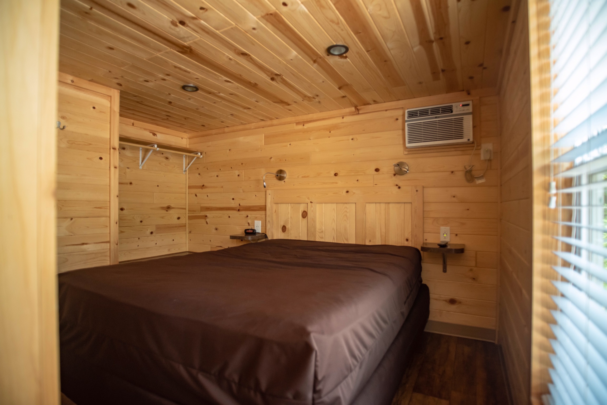 Lodge Queen bedroom.