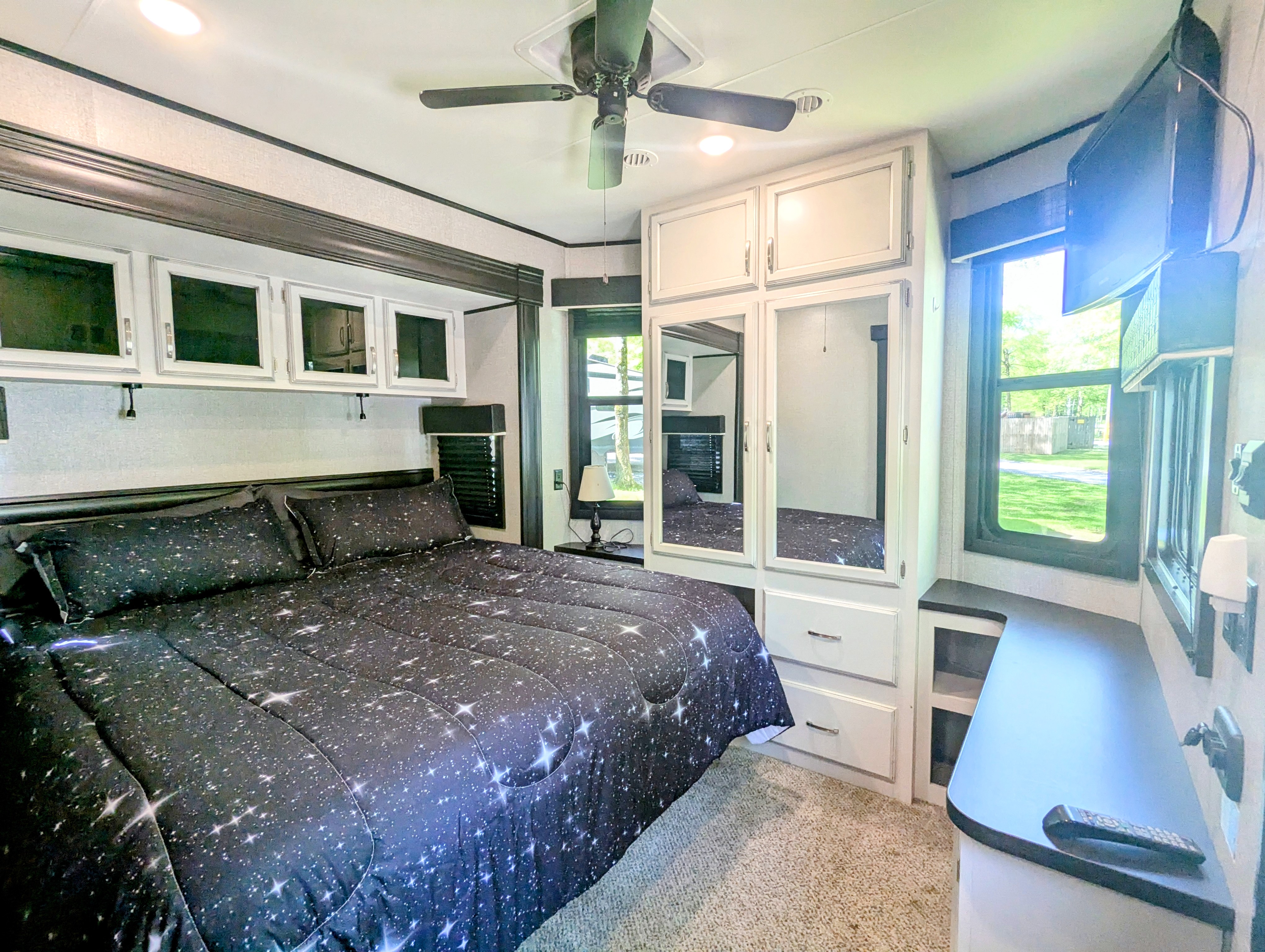 R2 bedroom