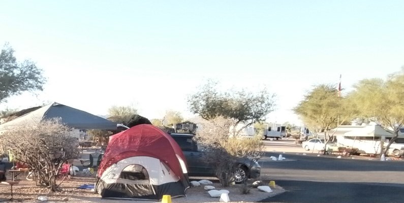 Tent, No hookups Get a good night's sleep in these dry camping sites. Located just a few steps from the restrooms, showers, hot tub and pool, what could be more convenient? Sites are limited so book now!