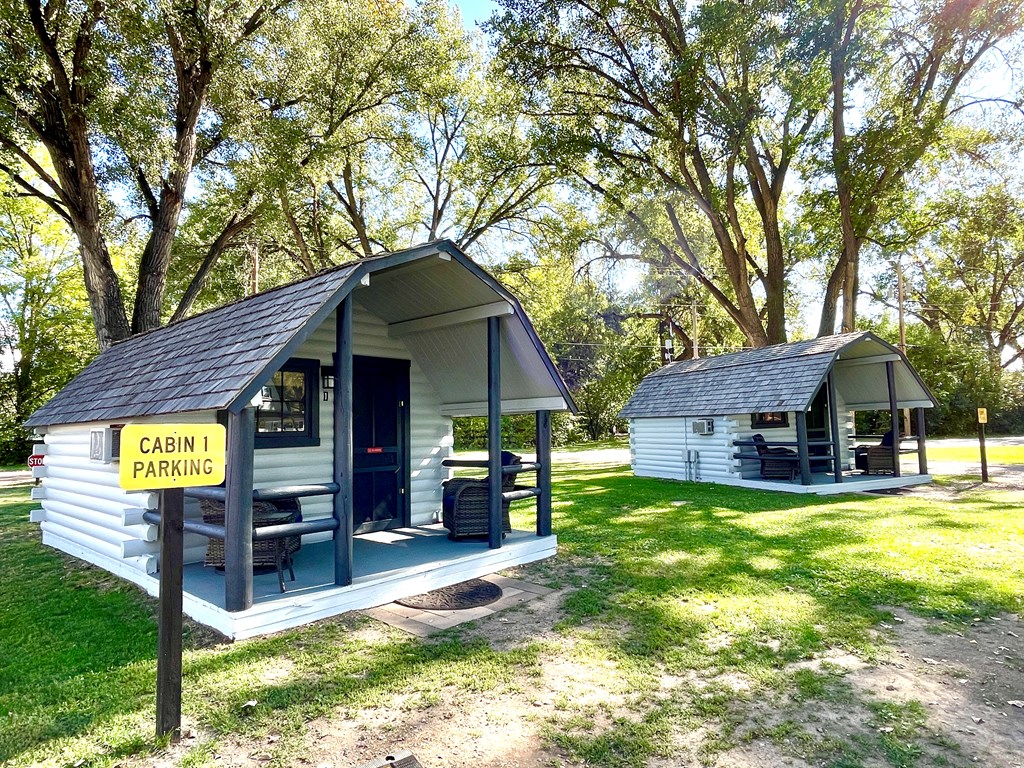 Remodeled "rustic" Cabins!!