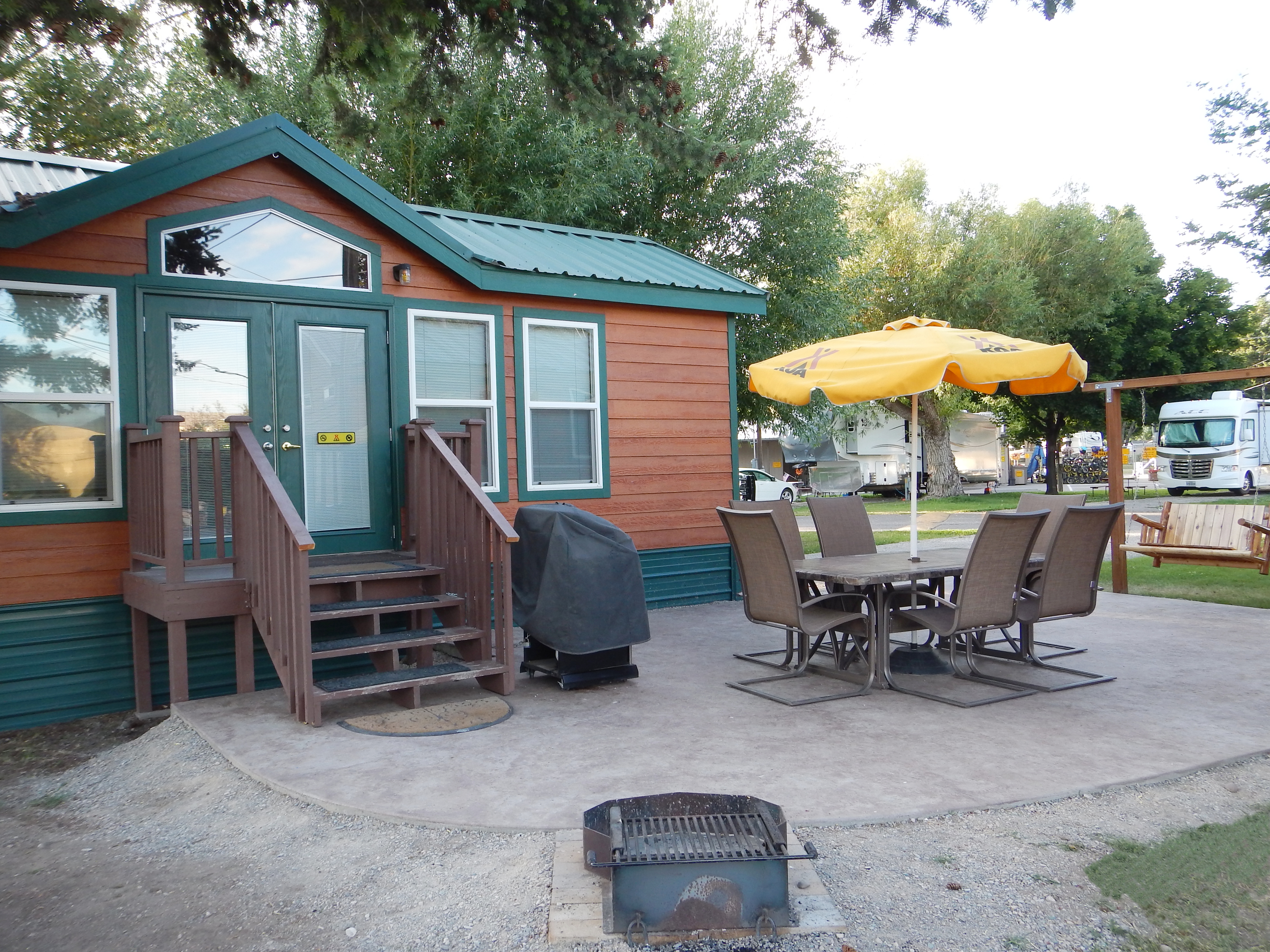 Big Bear / Deluxe Cabin  Outside